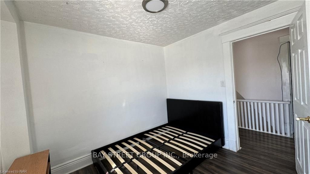 Photo 5 of Unit Upper, 6200 Main Street, Niagara Falls, Dorchester — HOMEH