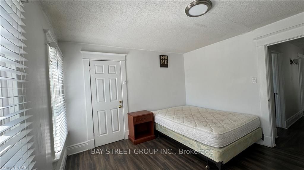 Photo 7 of Unit Upper, 6200 Main Street, Niagara Falls, Dorchester — HOMEH