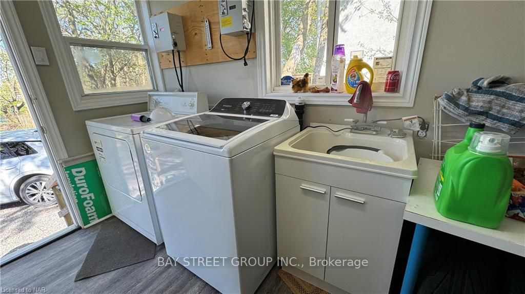 Photo 13 of Unit Upper, 6200 Main Street, Niagara Falls, Dorchester — HOMEH