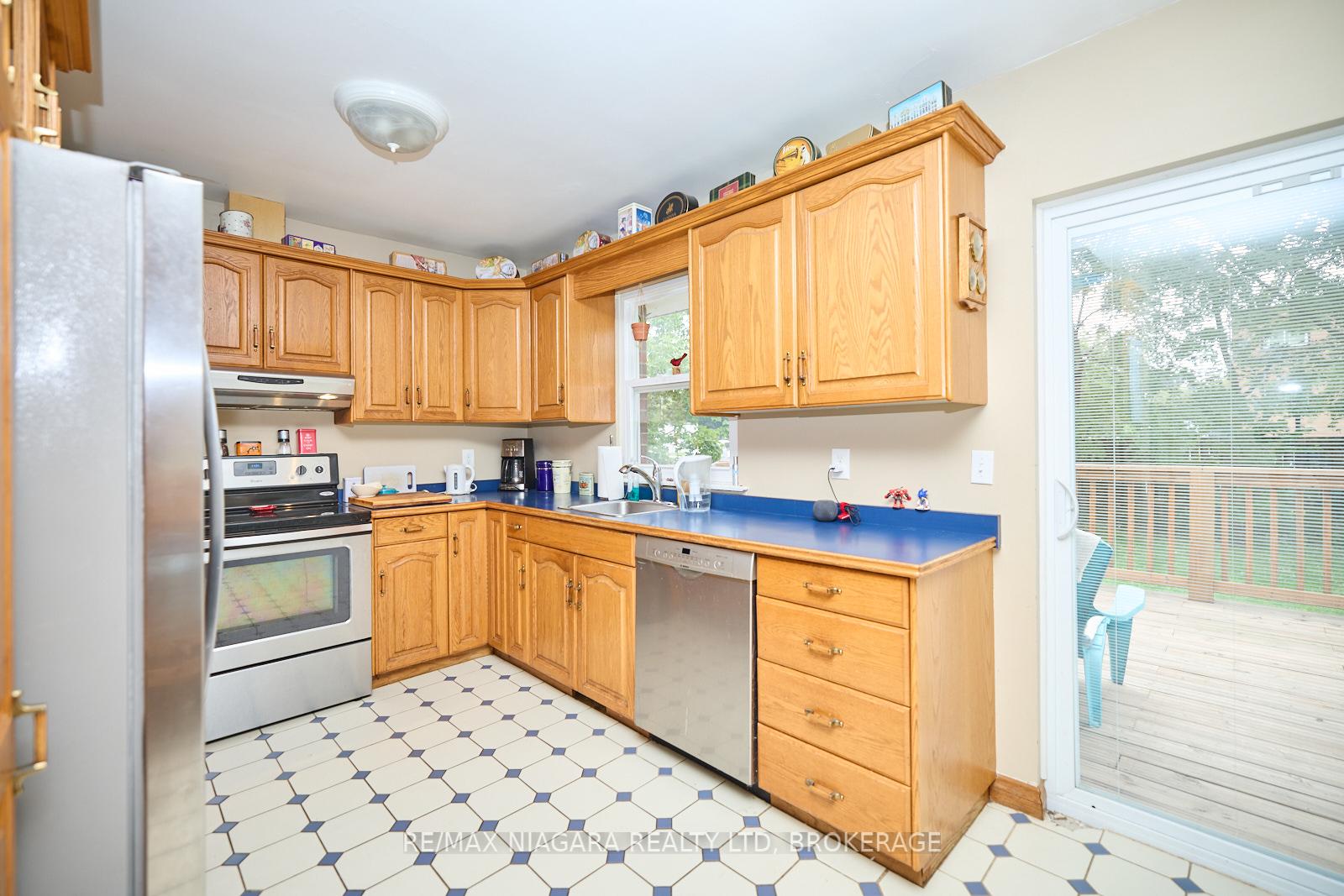 Photo 6 of 6100 Sidney Street, Niagara Falls, Cherrywood — HOMEH