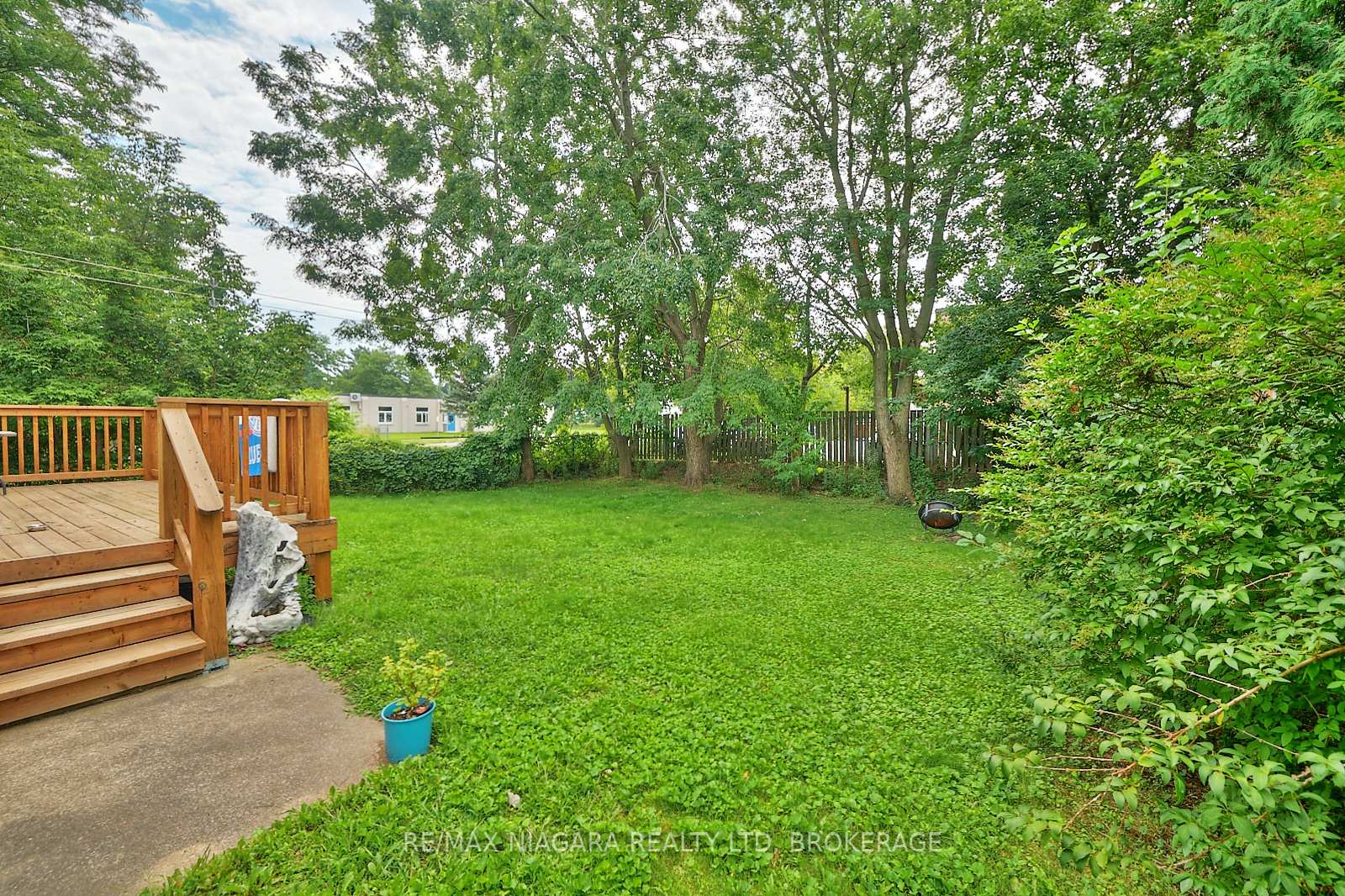 Photo 13 of 6100 Sidney Street, Niagara Falls, Cherrywood — HOMEH