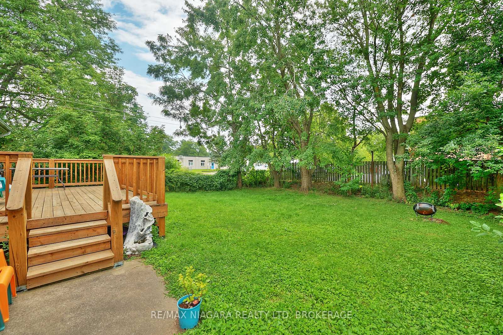 Photo 14 of 6100 Sidney Street, Niagara Falls, Cherrywood — HOMEH
