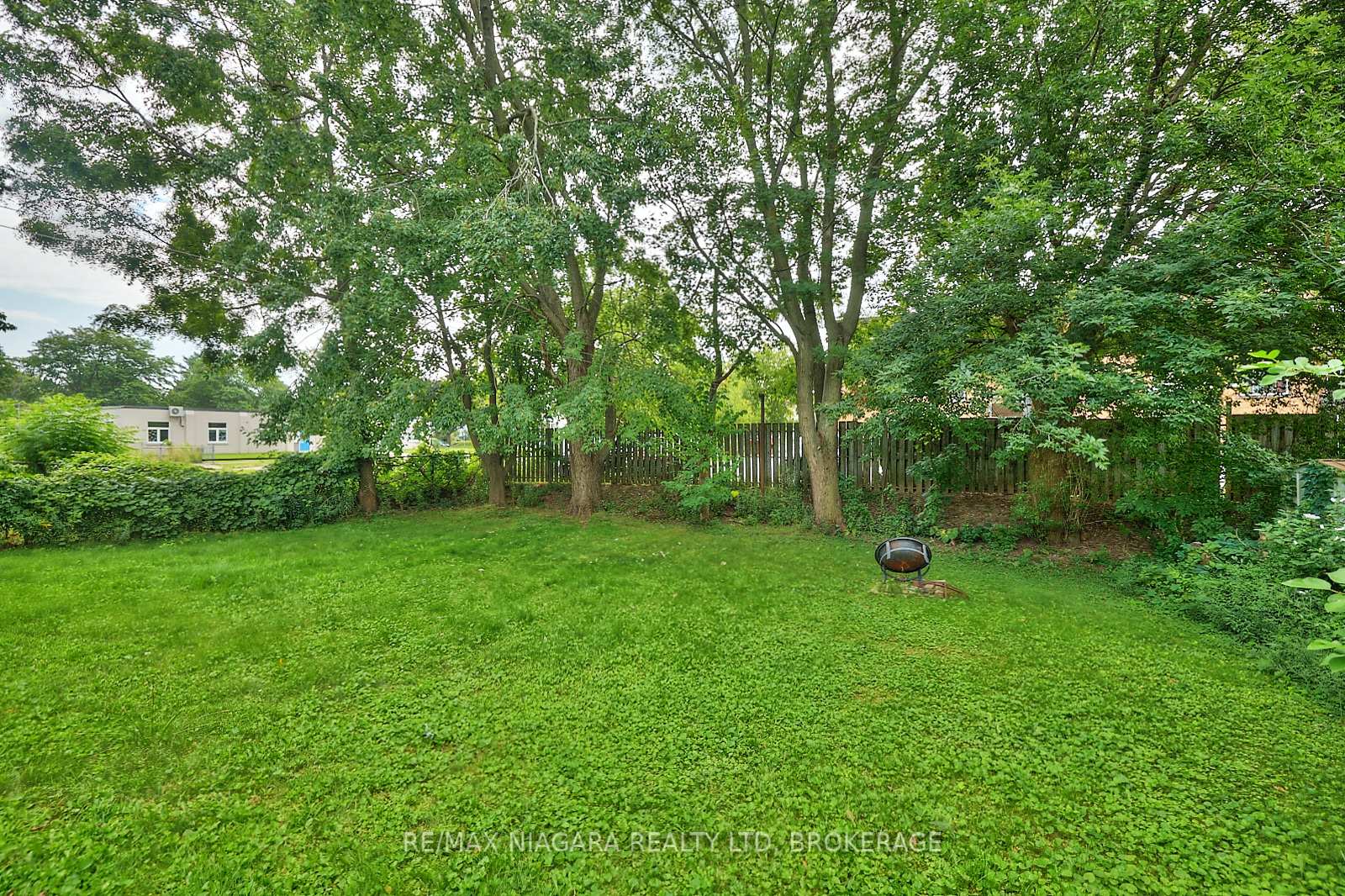 Photo 17 of 6100 Sidney Street, Niagara Falls, Cherrywood — HOMEH