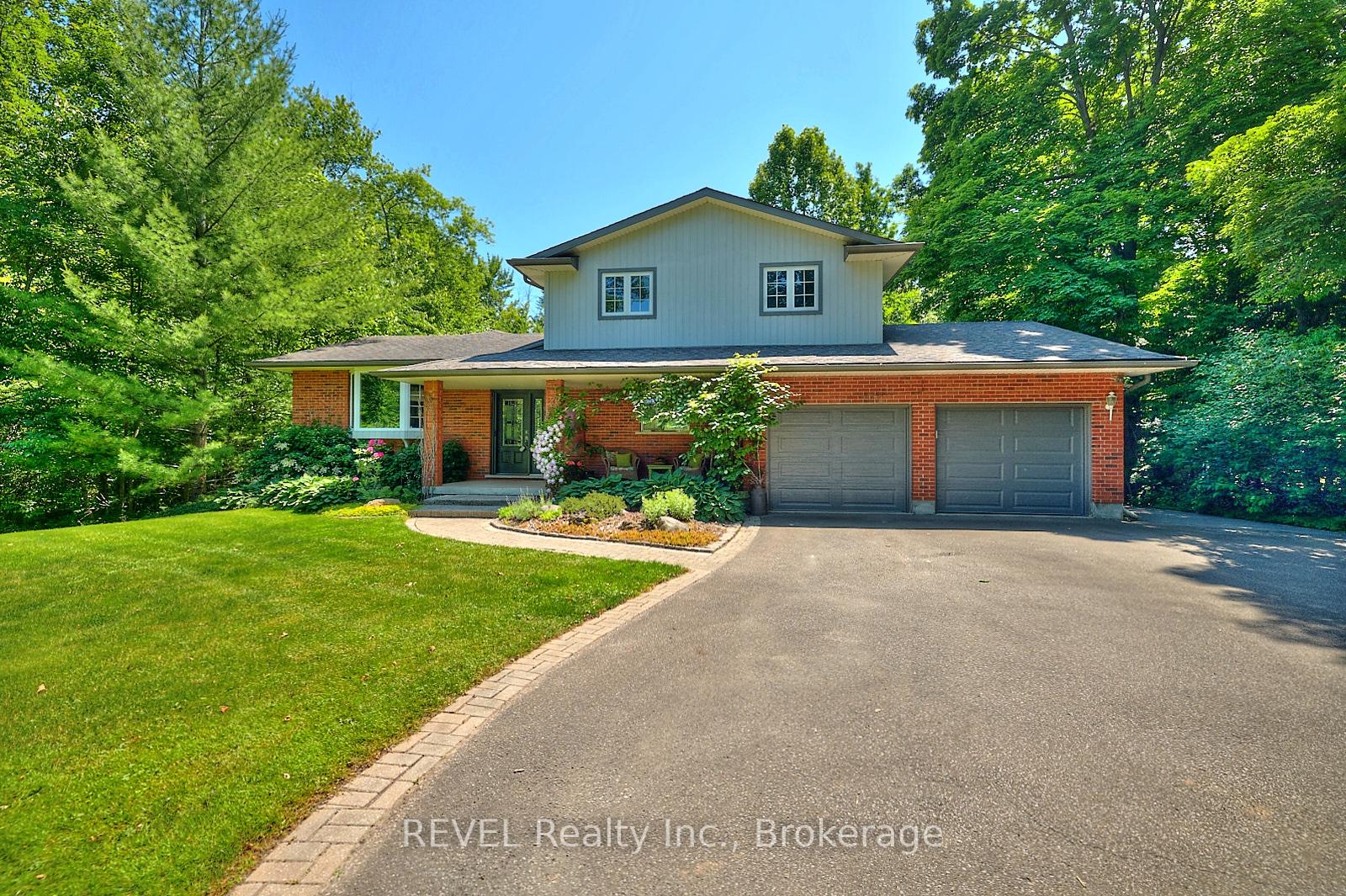 Photo 2 of 152 Merritt Road, Pelham, Fonthill — HOMEH