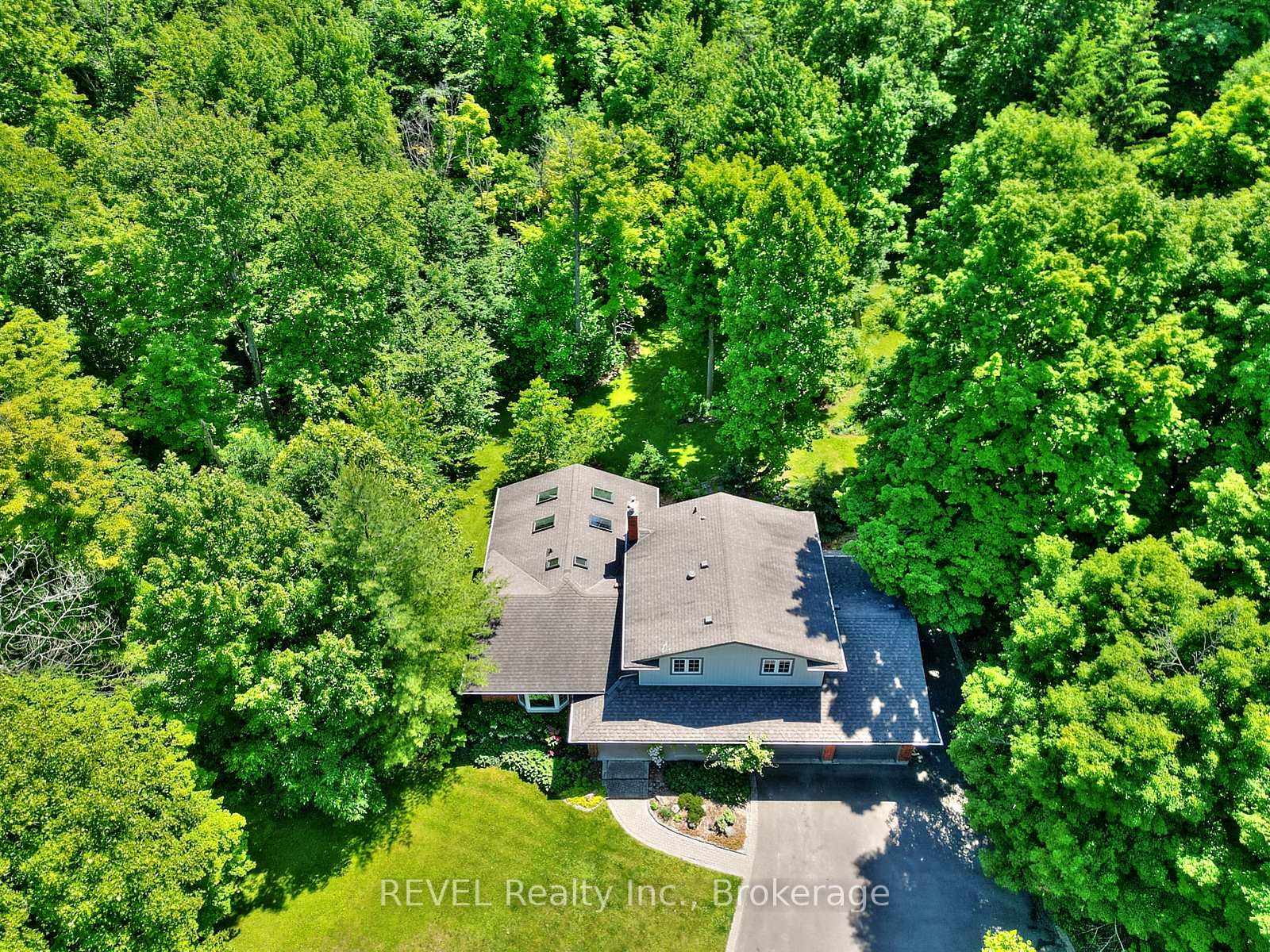 Photo 3 of 152 Merritt Road, Pelham, Fonthill — HOMEH