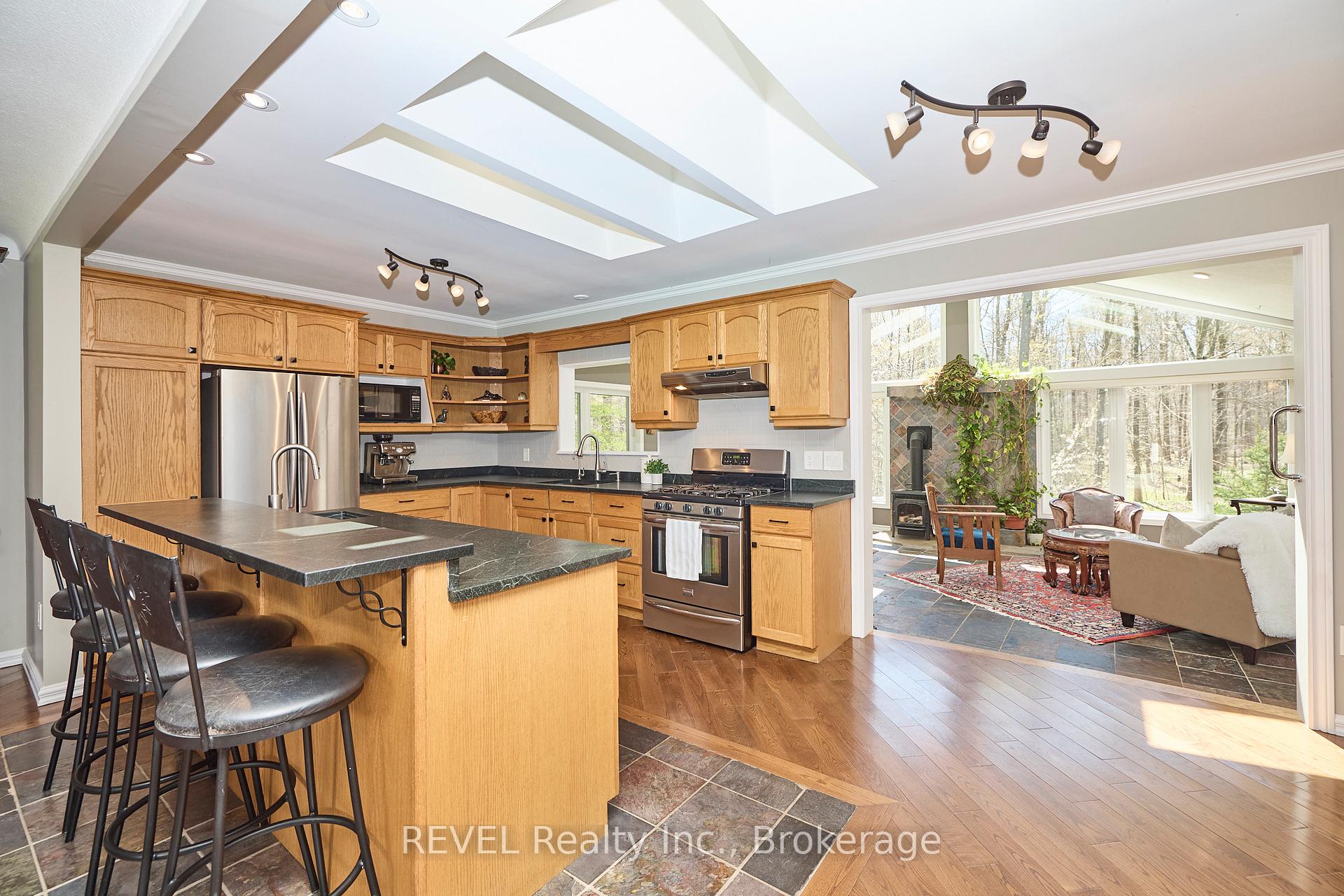 Photo 10 of 152 Merritt Road, Pelham, Fonthill — HOMEH