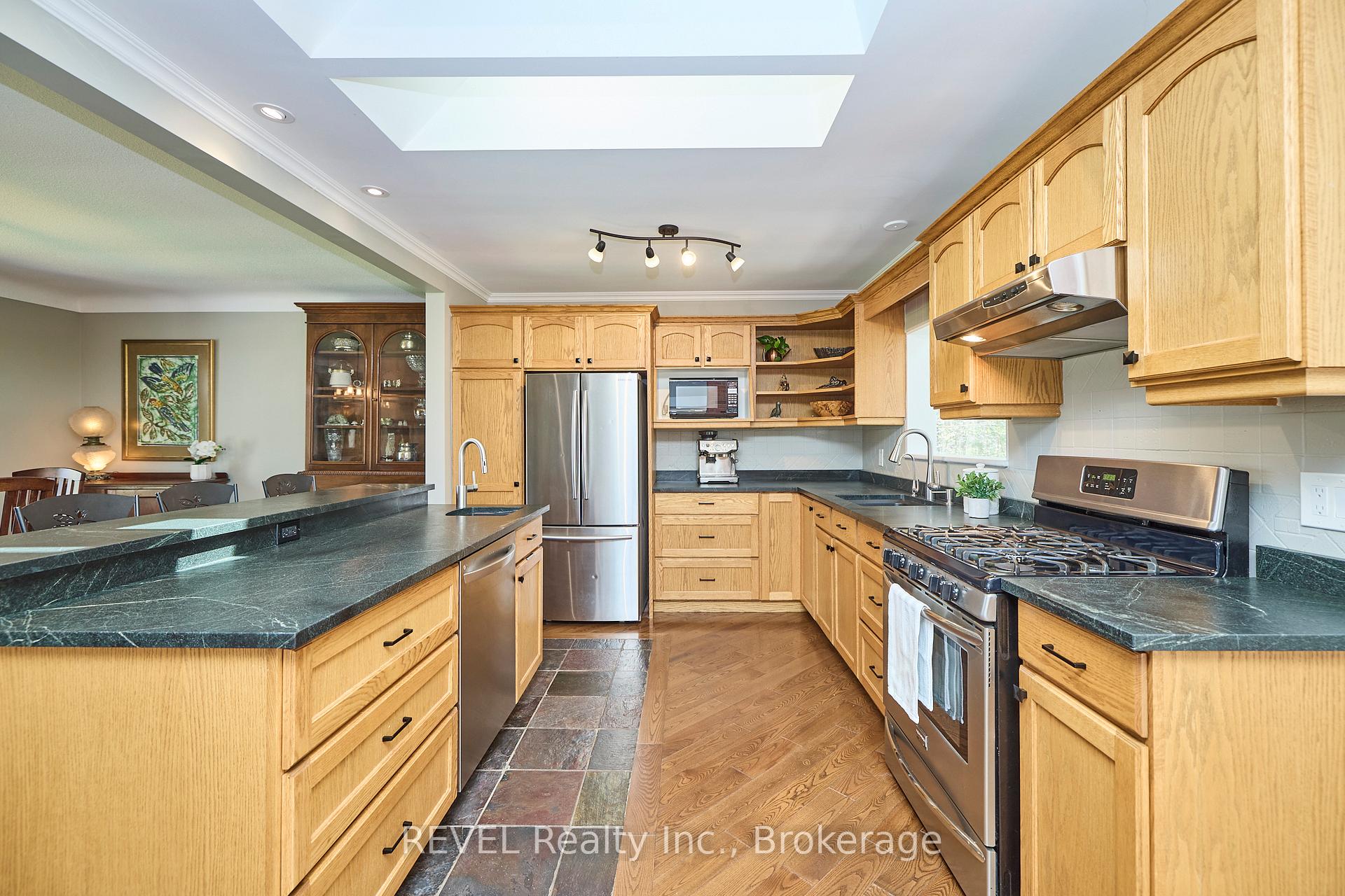 Photo 11 of 152 Merritt Road, Pelham, Fonthill — HOMEH