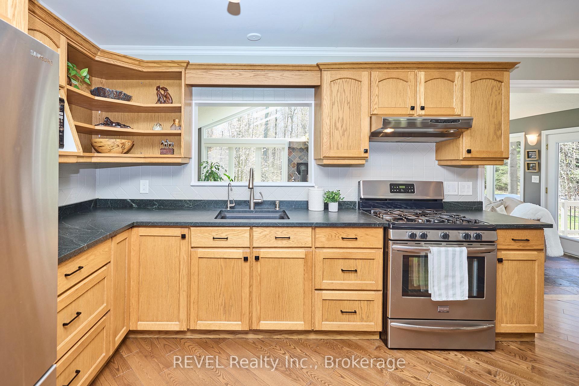 Photo 12 of 152 Merritt Road, Pelham, Fonthill — HOMEH