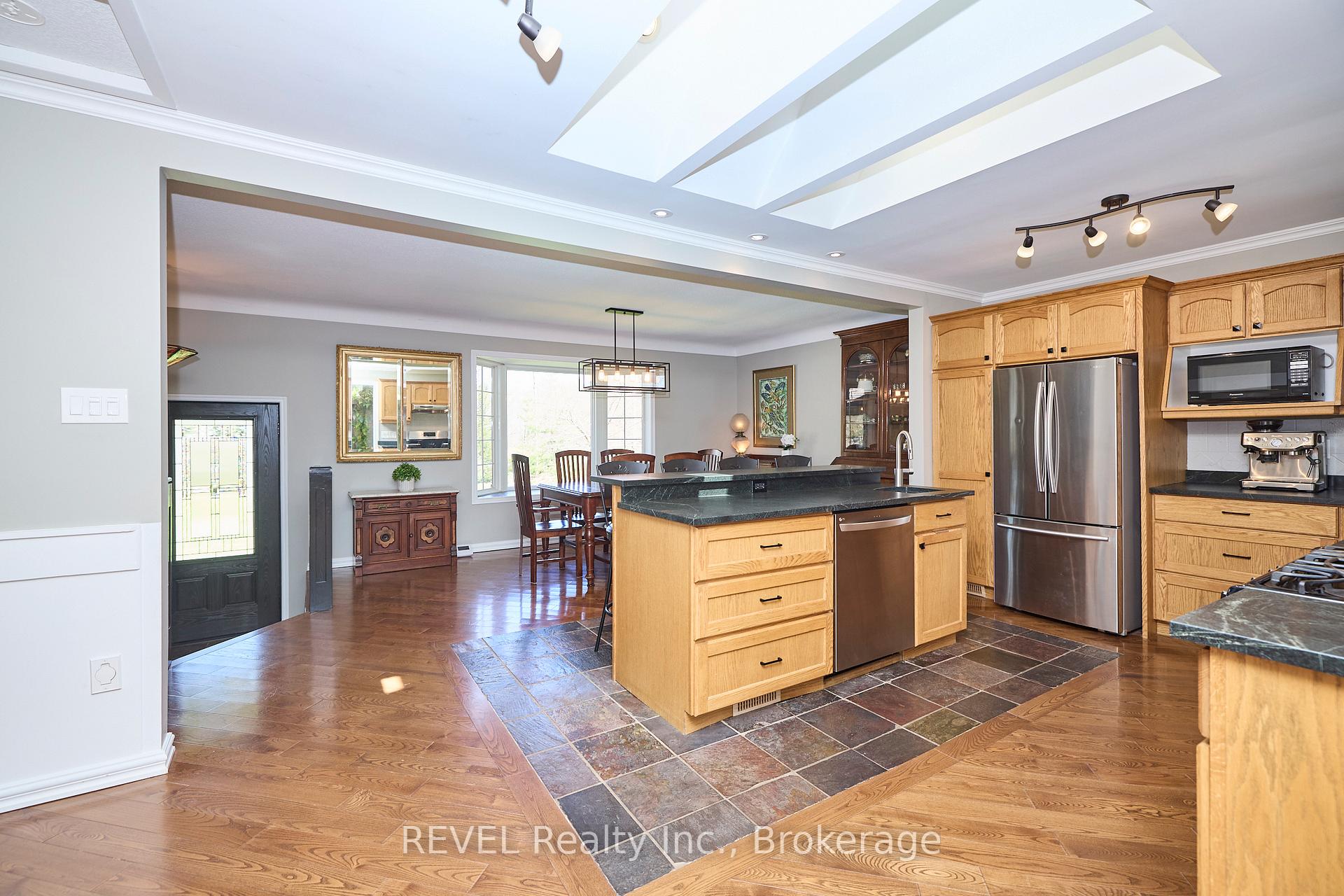 Photo 13 of 152 Merritt Road, Pelham, Fonthill — HOMEH