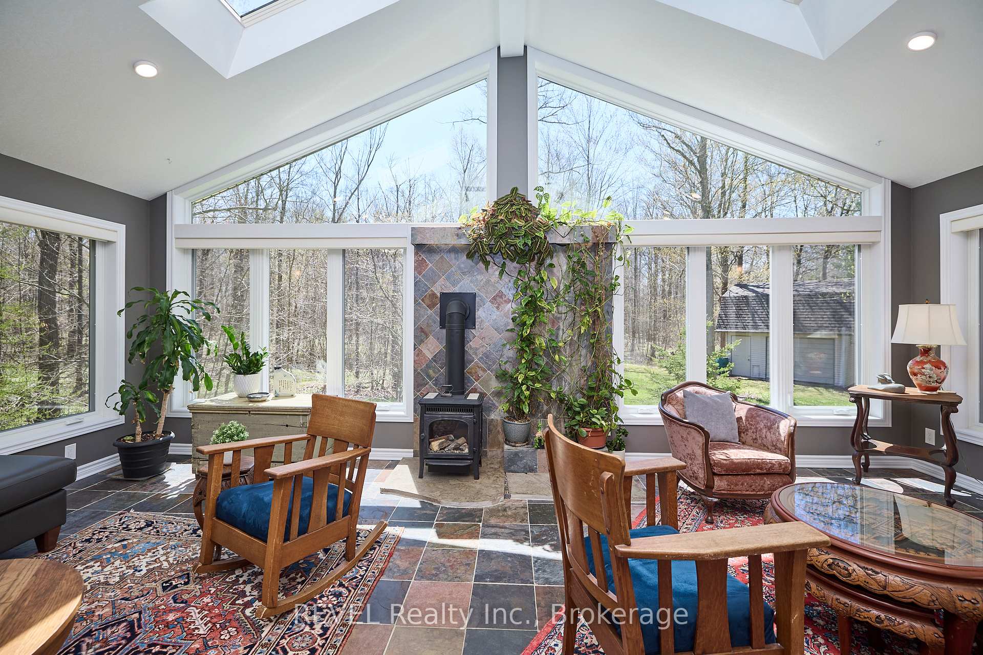 Photo 15 of 152 Merritt Road, Pelham, Fonthill — HOMEH