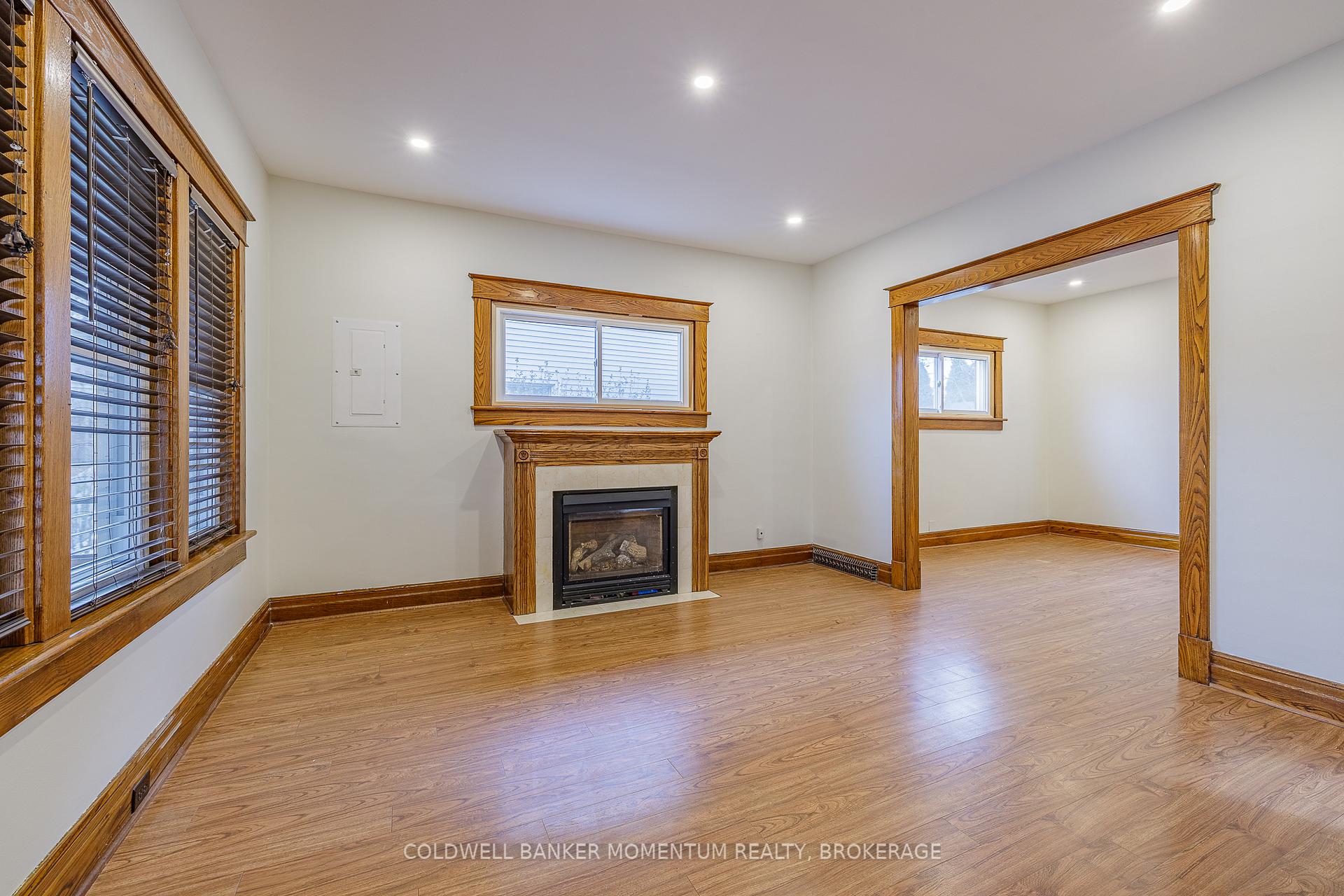 Photo 6 of 4759 Epworth Circle, Niagara Falls, Downtown — HOMEH