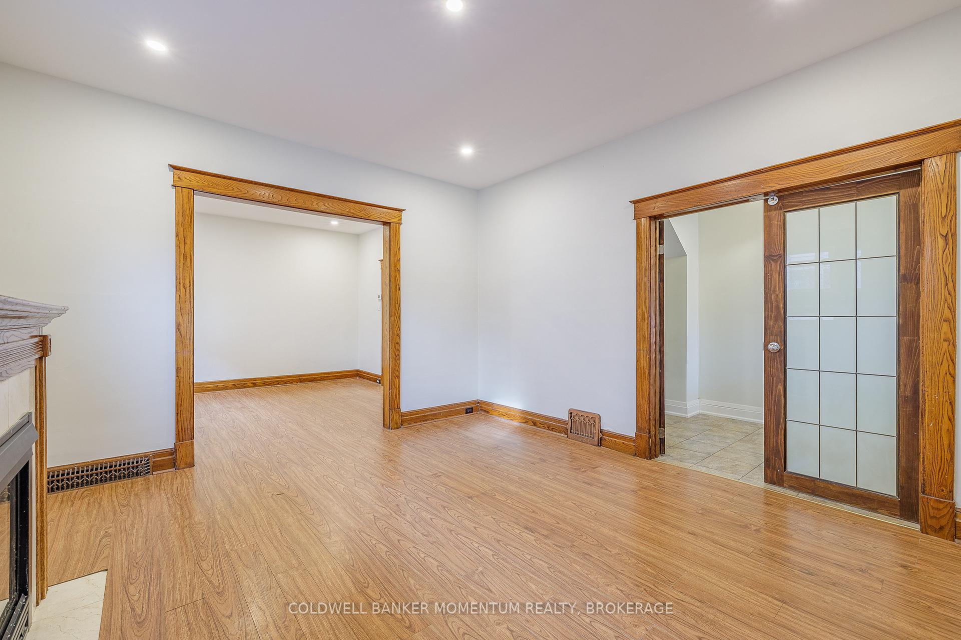 Photo 7 of 4759 Epworth Circle, Niagara Falls, Downtown — HOMEH