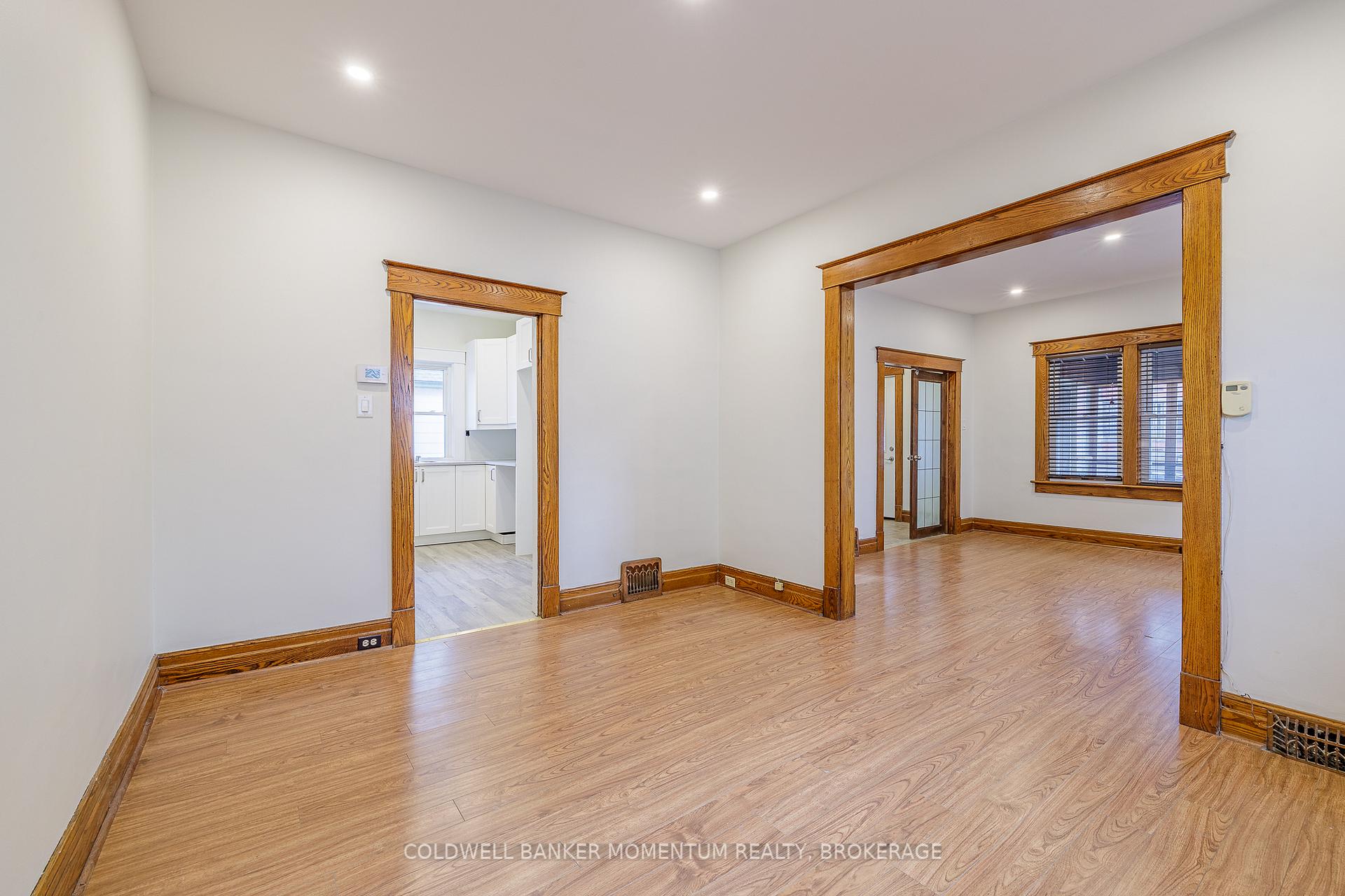 Photo 9 of 4759 Epworth Circle, Niagara Falls, Downtown — HOMEH