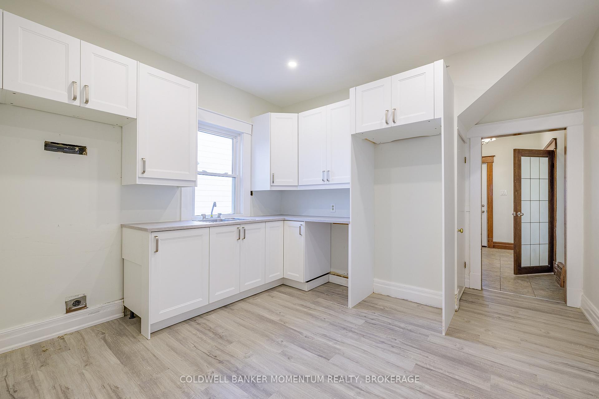 Photo 10 of 4759 Epworth Circle, Niagara Falls, Downtown — HOMEH