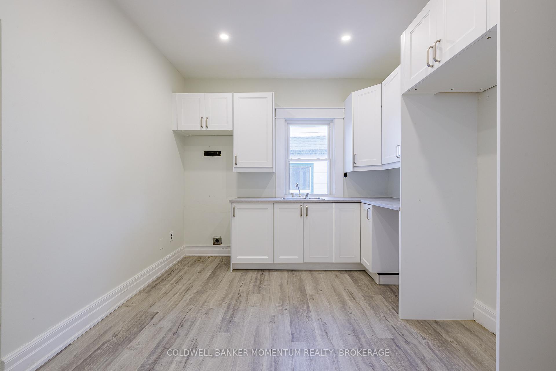 Photo 11 of 4759 Epworth Circle, Niagara Falls, Downtown — HOMEH