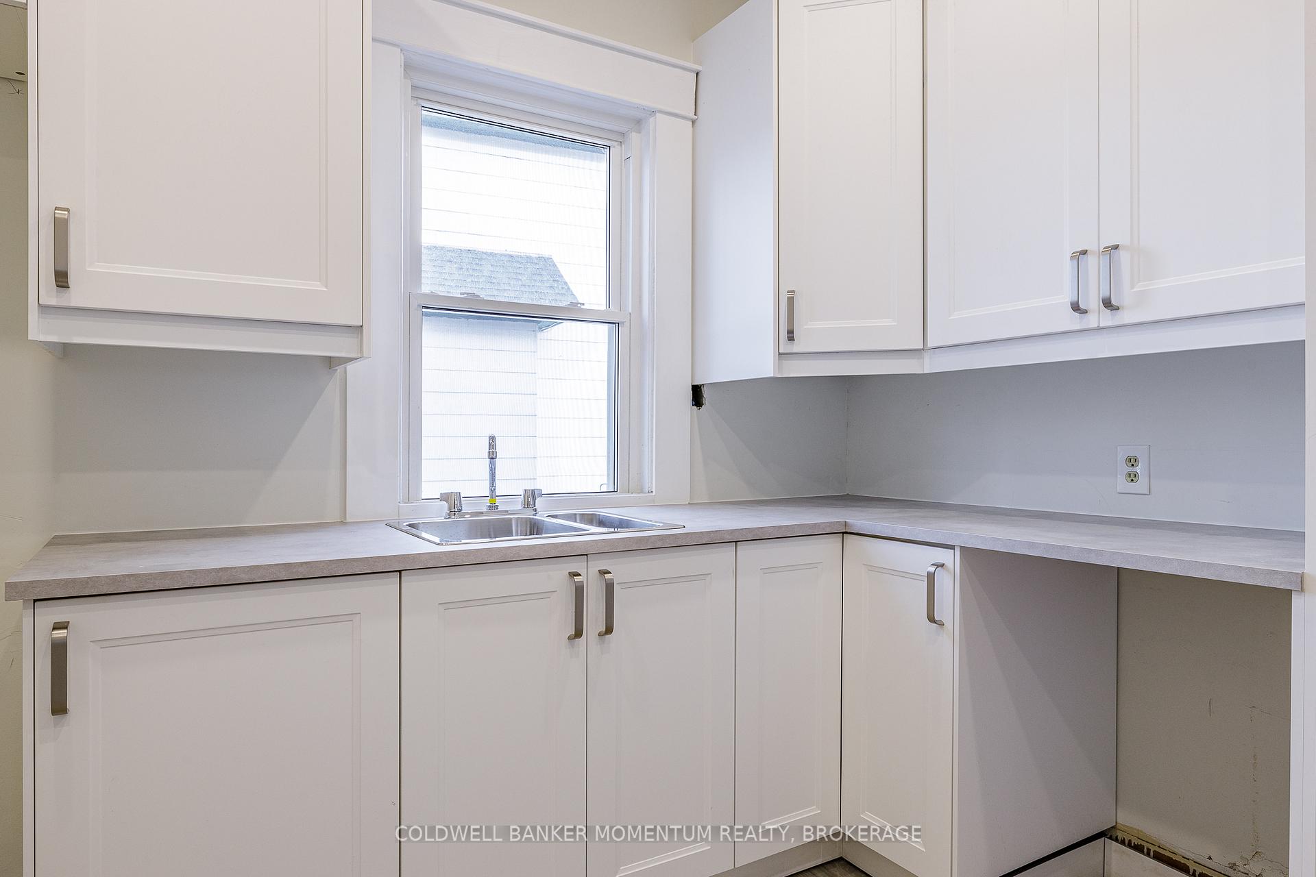 Photo 12 of 4759 Epworth Circle, Niagara Falls, Downtown — HOMEH