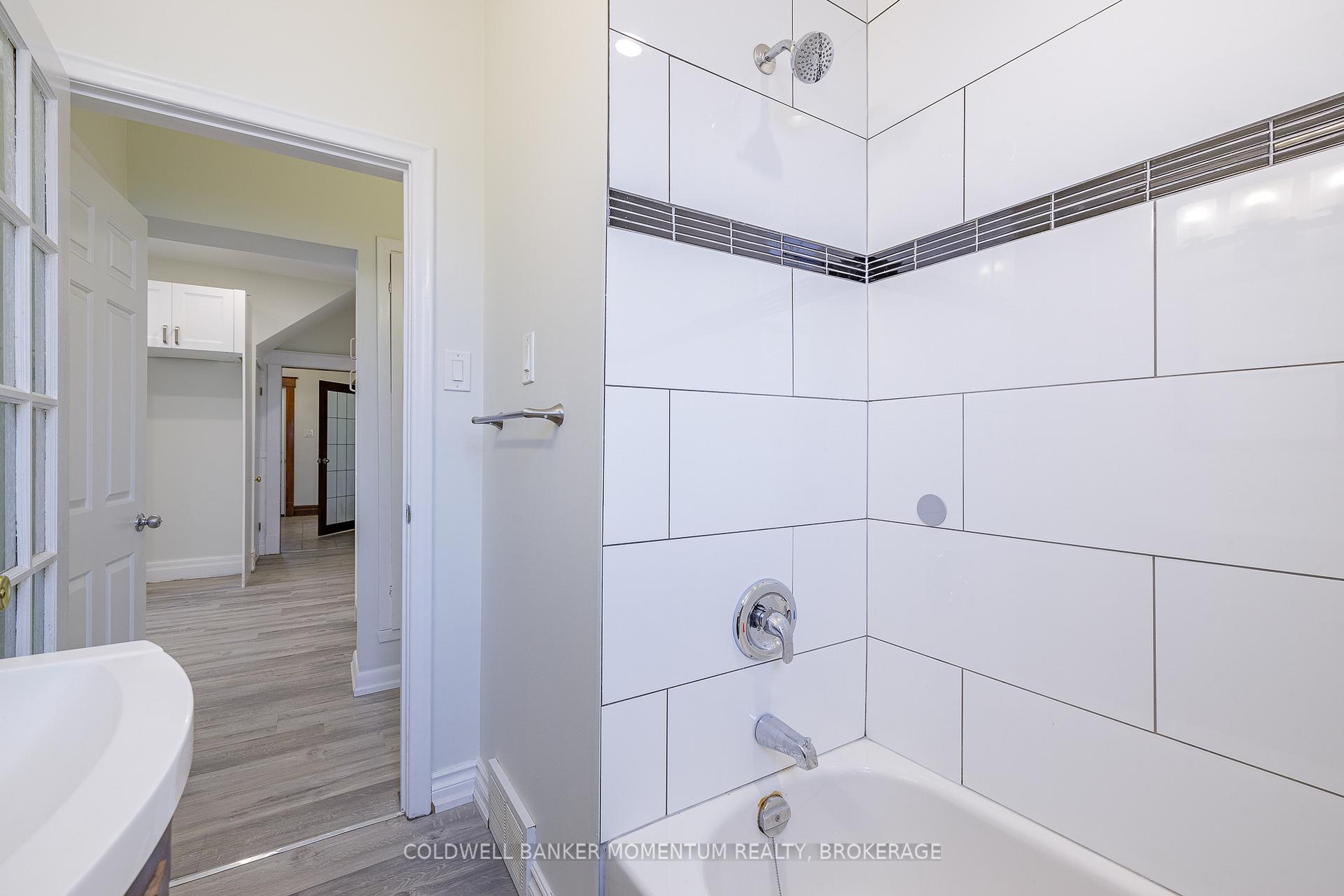 Photo 14 of 4759 Epworth Circle, Niagara Falls, Downtown — HOMEH