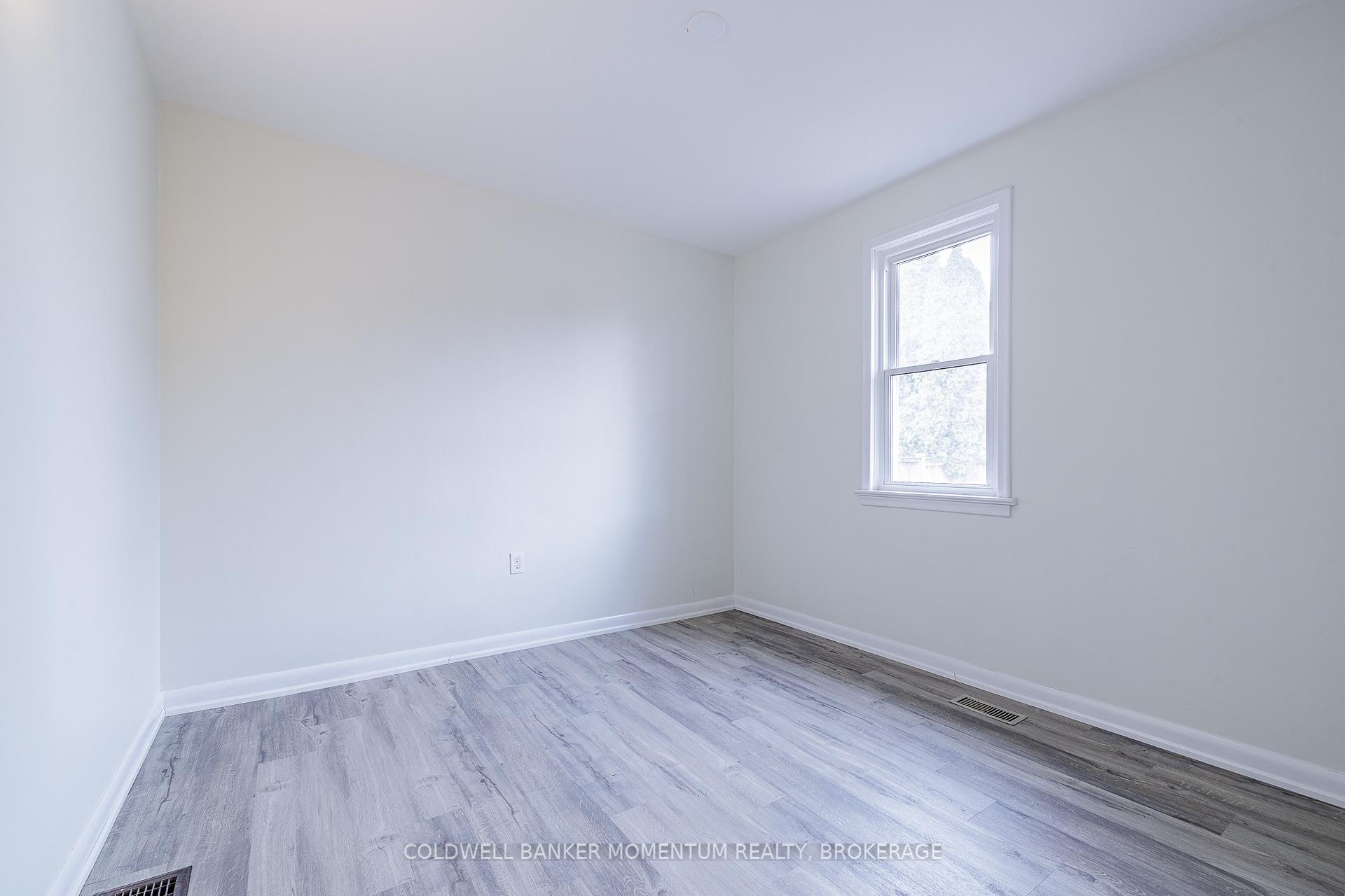 Photo 15 of 4759 Epworth Circle, Niagara Falls, Downtown — HOMEH