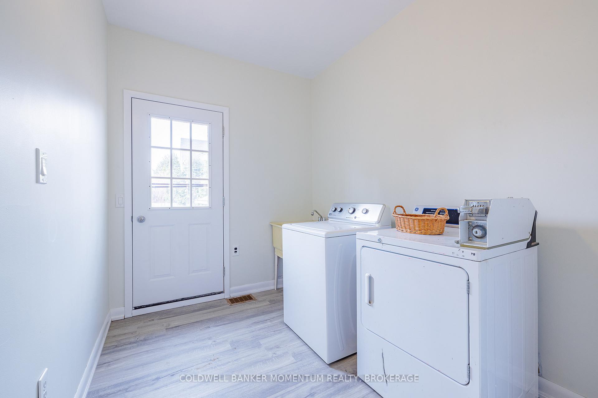 Photo 17 of 4759 Epworth Circle, Niagara Falls, Downtown — HOMEH
