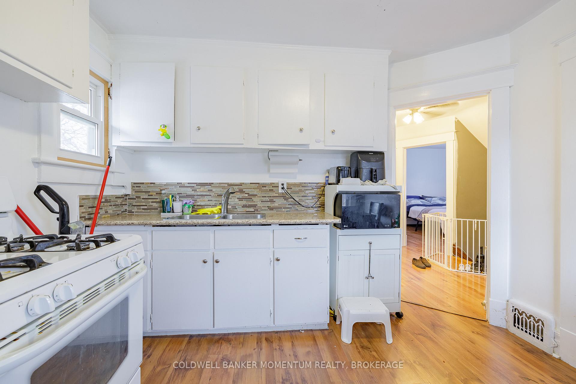 Photo 22 of 4759 Epworth Circle, Niagara Falls, Downtown — HOMEH