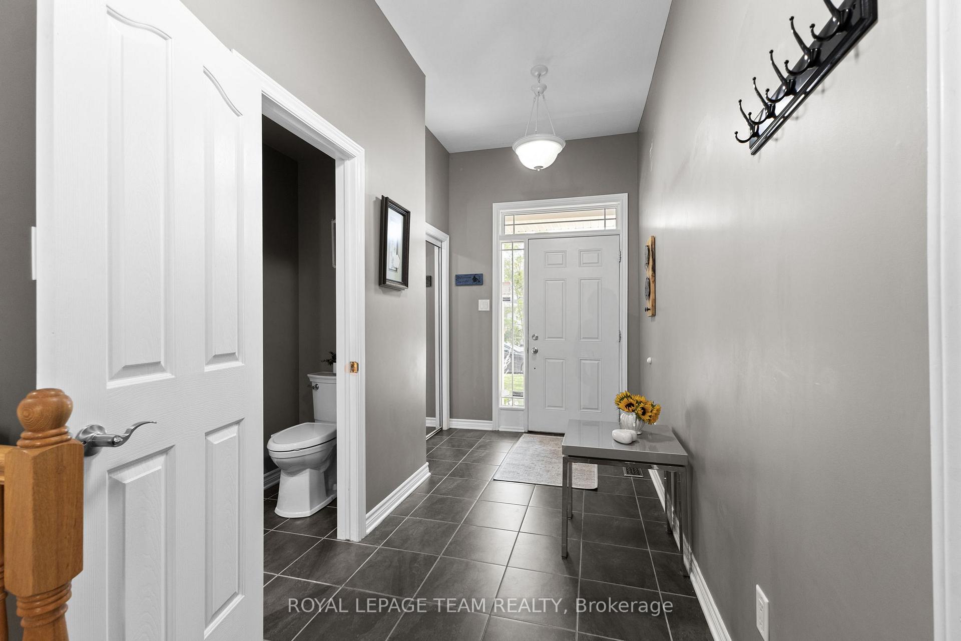 Photo 4 of 1879 Arrowgrass Way, Ottawa, Notting Hill/Summerside — HOMEH