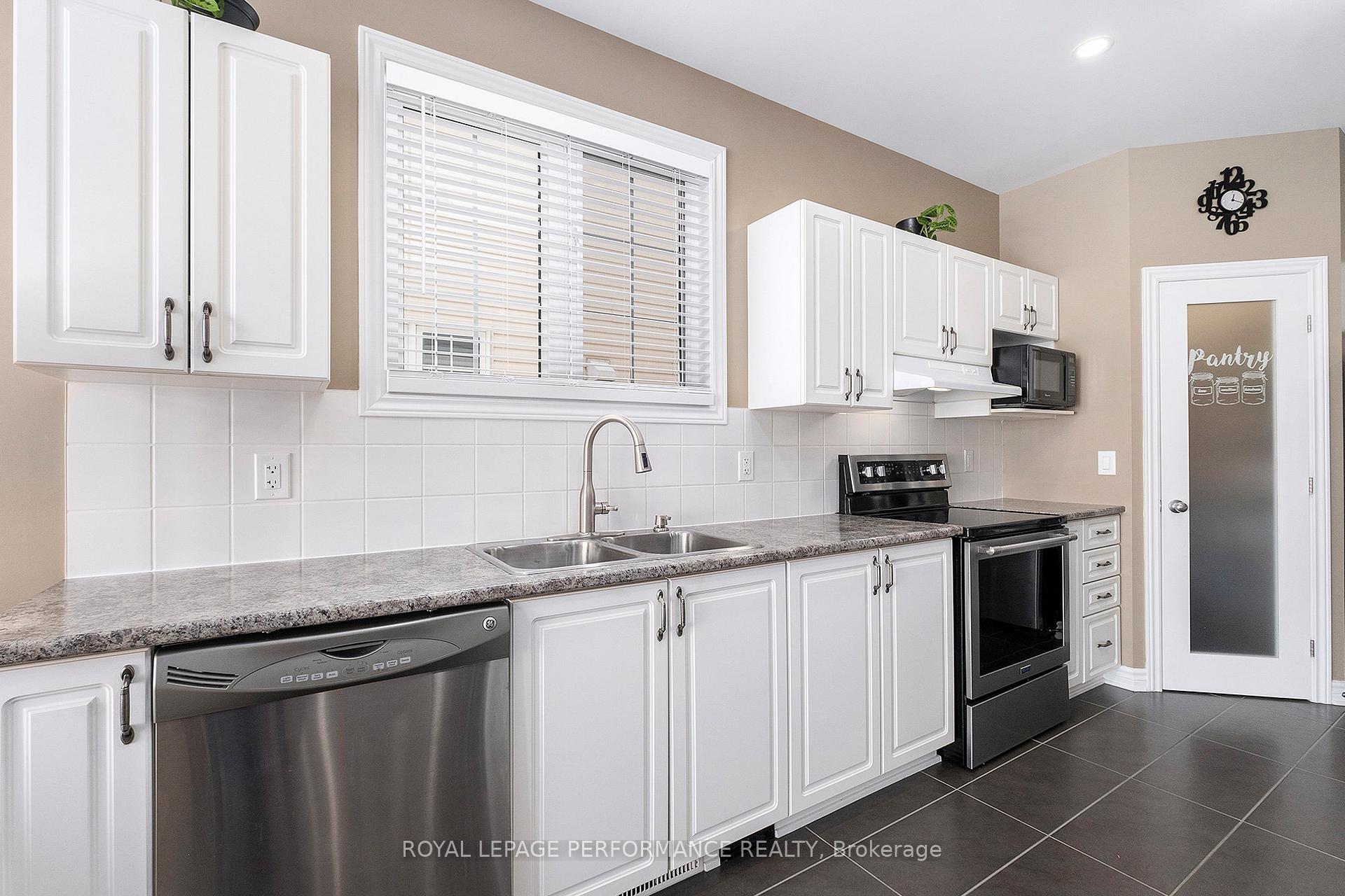Photo 11 of 658 Percifor Way, Ottawa, Mer Bleue/Bradley Estates/Anderson Park — HOMEH