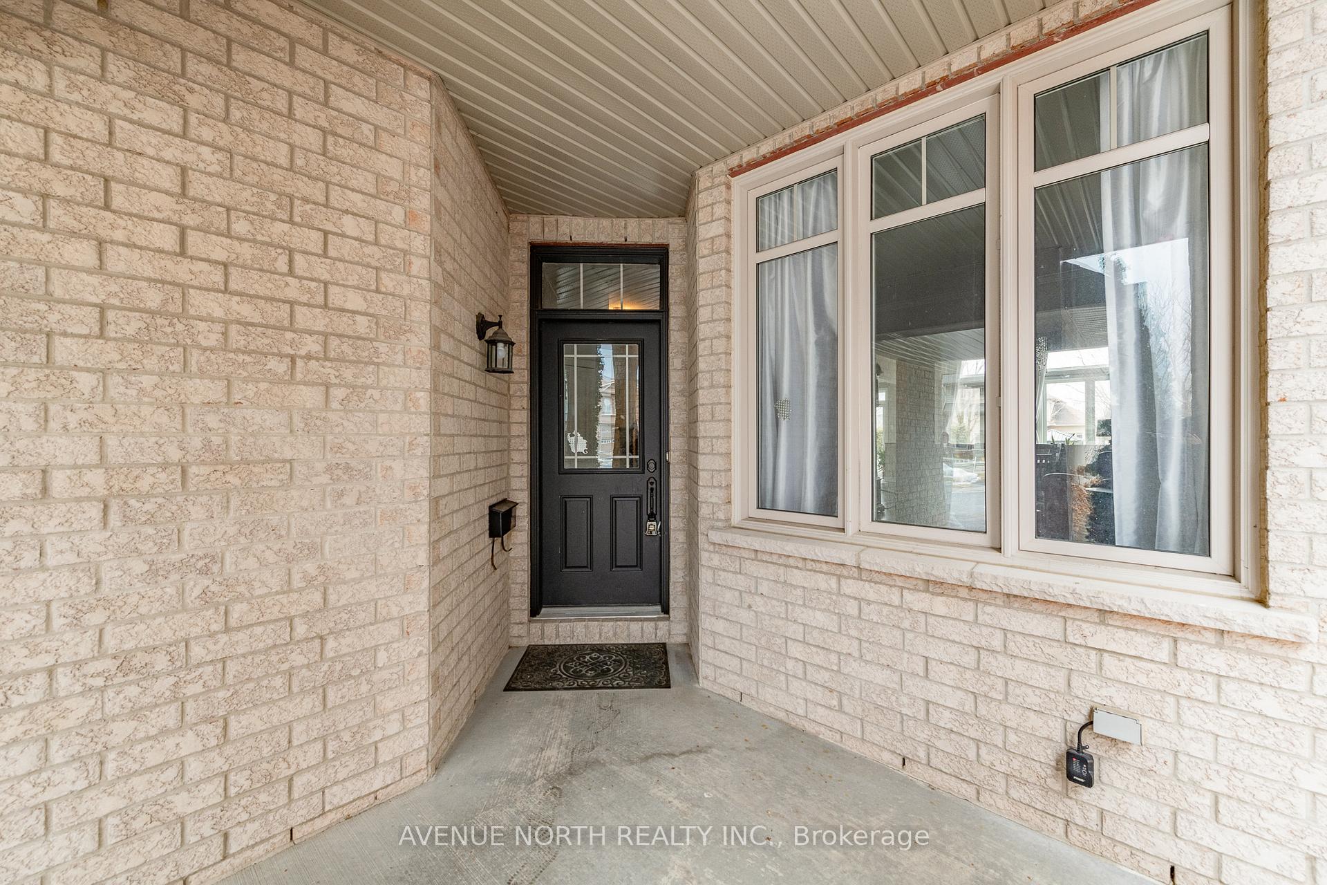 Photo 3 of 861 Contour Street, Ottawa, Mer Bleue/Bradley Estates/Anderson Park — HOMEH