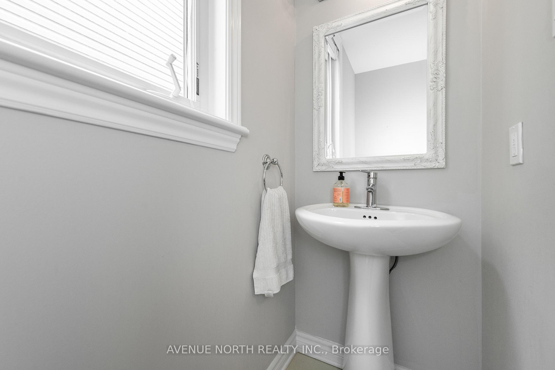 Photo 6 of 861 Contour Street, Ottawa, Mer Bleue/Bradley Estates/Anderson Park — HOMEH