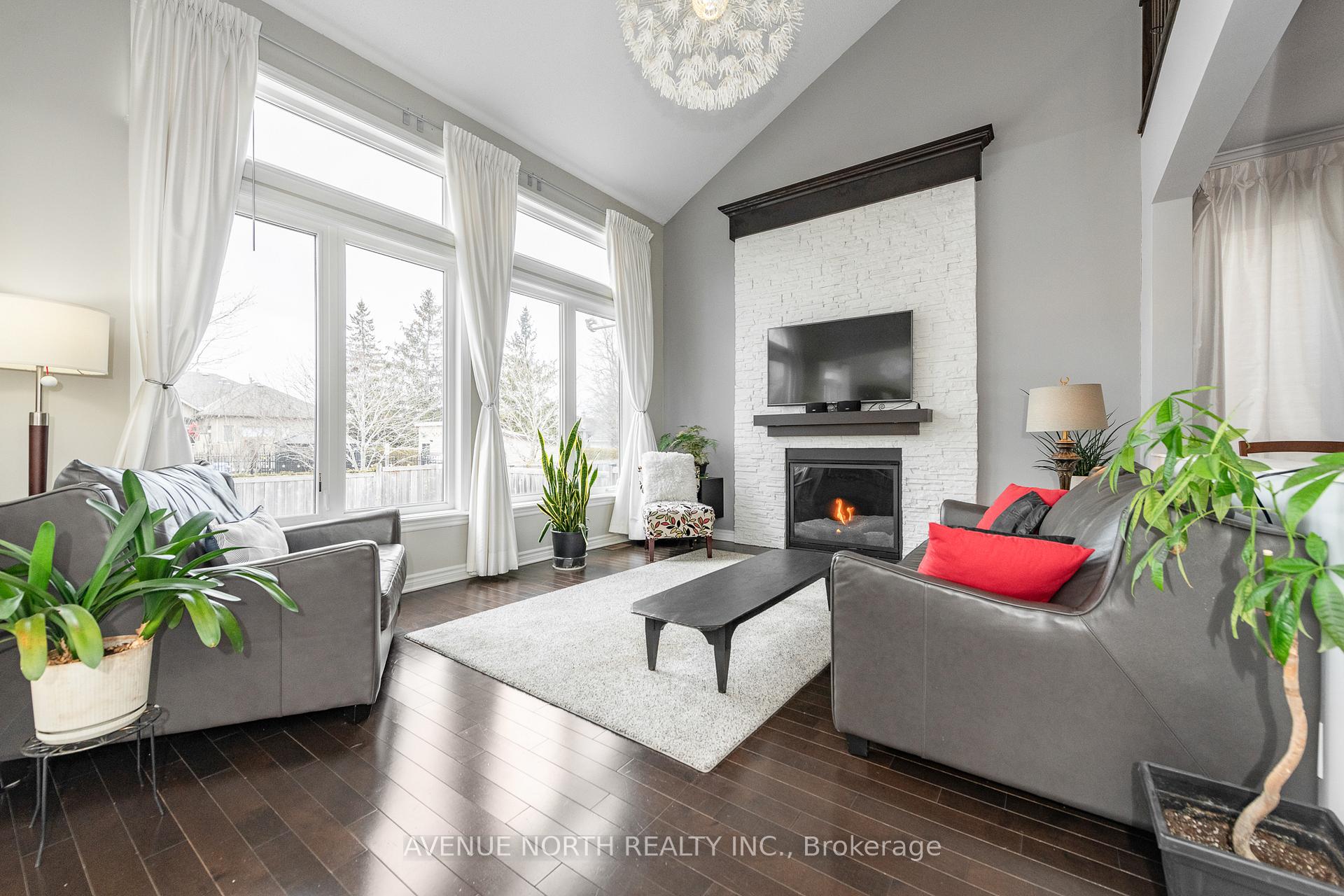 Photo 12 of 861 Contour Street, Ottawa, Mer Bleue/Bradley Estates/Anderson Park — HOMEH