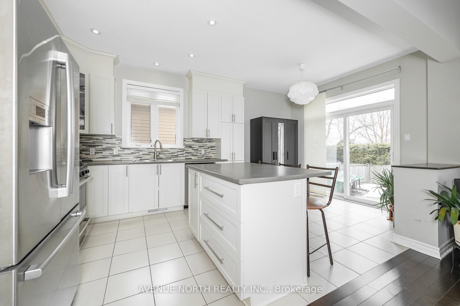 Photo 15 of 861 Contour Street, Ottawa, Mer Bleue/Bradley Estates/Anderson Park — HOMEH