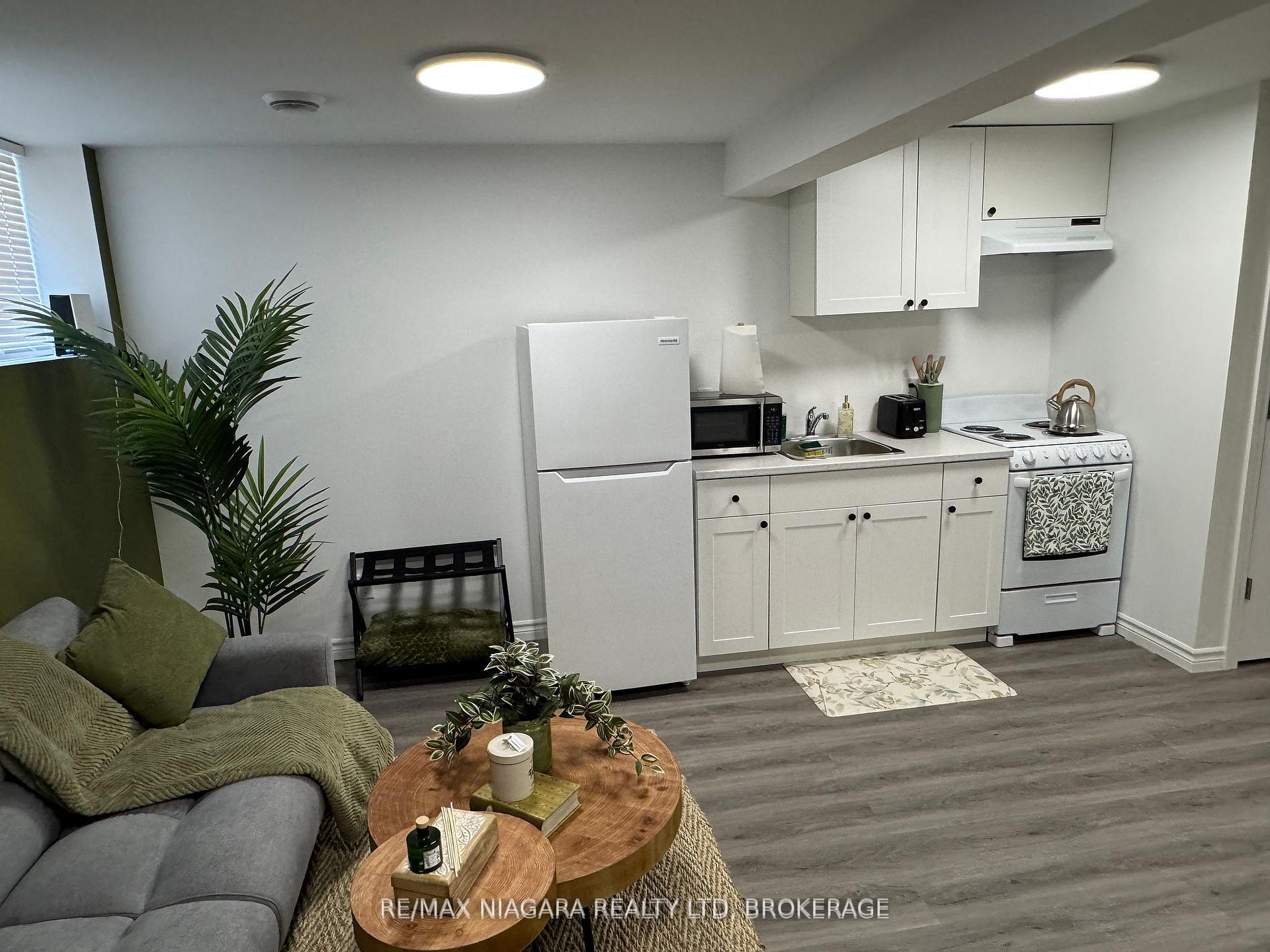 Photo 3 of Unit 4 Lower, 8196 McLeod Road, Niagara Falls, Brown — HOMEH