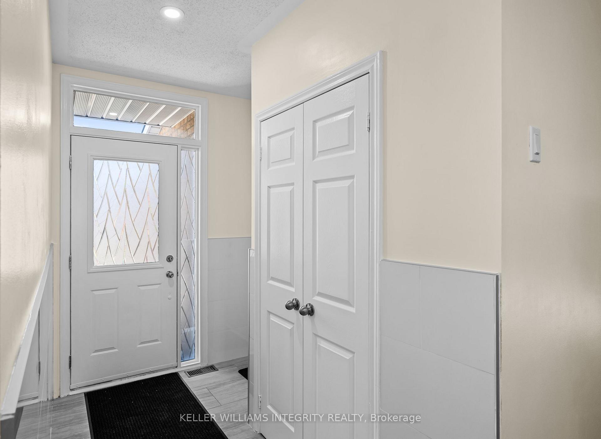 Photo 4 of 6036 Pineglade Crescent, Ottawa, Chapel Hill South - Orleans Village — HOMEH
