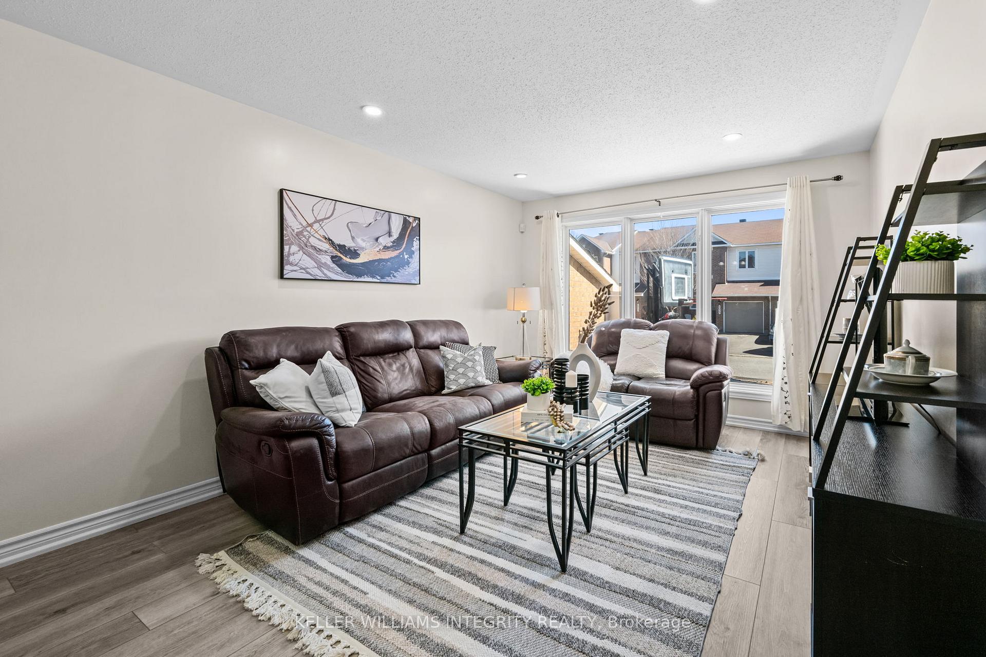 Photo 5 of 6036 Pineglade Crescent, Ottawa, Chapel Hill South - Orleans Village — HOMEH