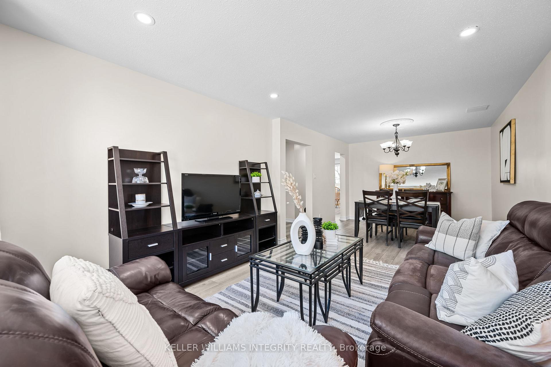 Photo 6 of 6036 Pineglade Crescent, Ottawa, Chapel Hill South - Orleans Village — HOMEH