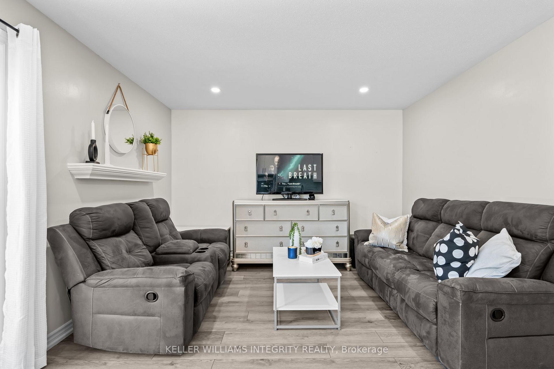Photo 8 of 6036 Pineglade Crescent, Ottawa, Chapel Hill South - Orleans Village — HOMEH