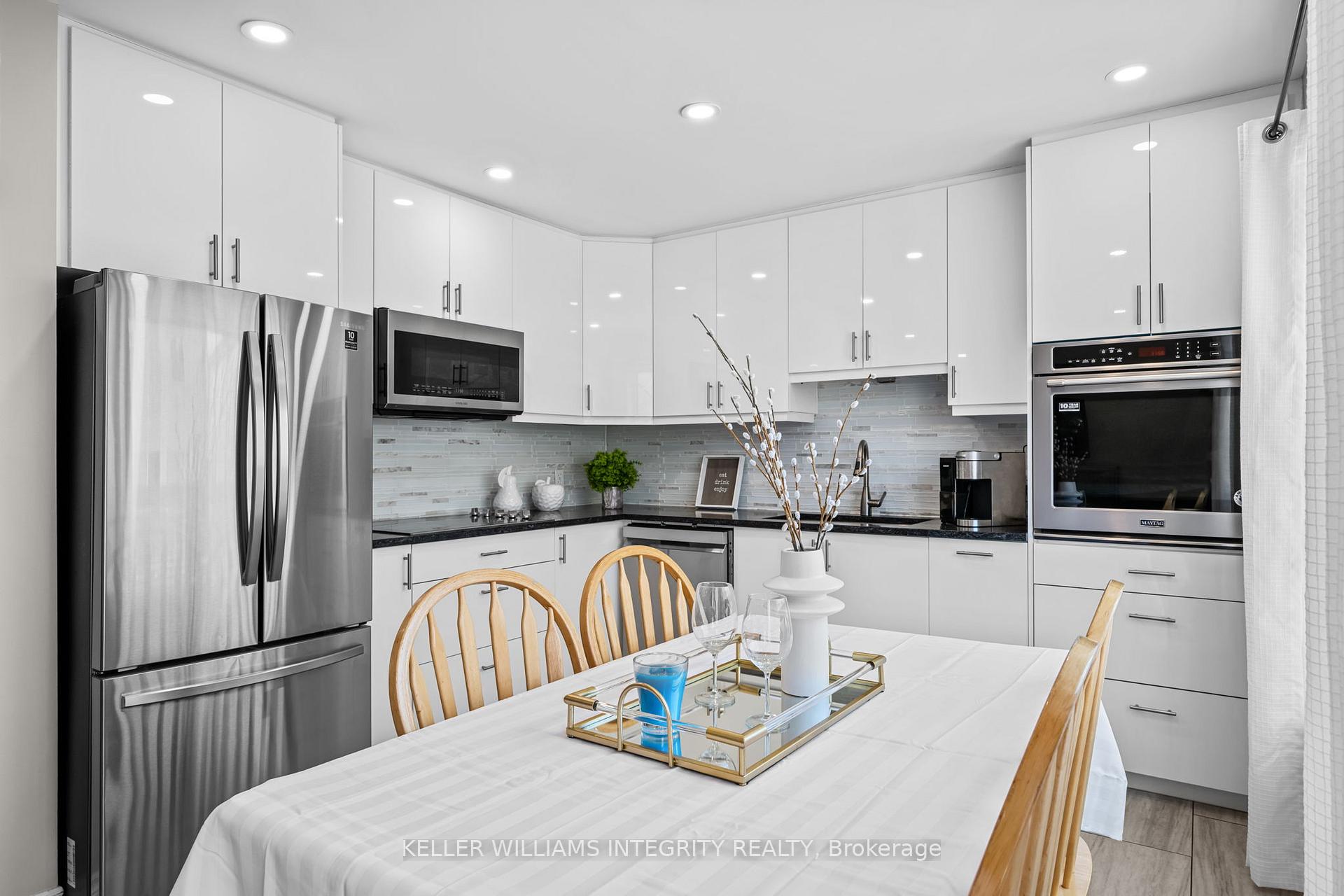 Photo 11 of 6036 Pineglade Crescent, Ottawa, Chapel Hill South - Orleans Village — HOMEH