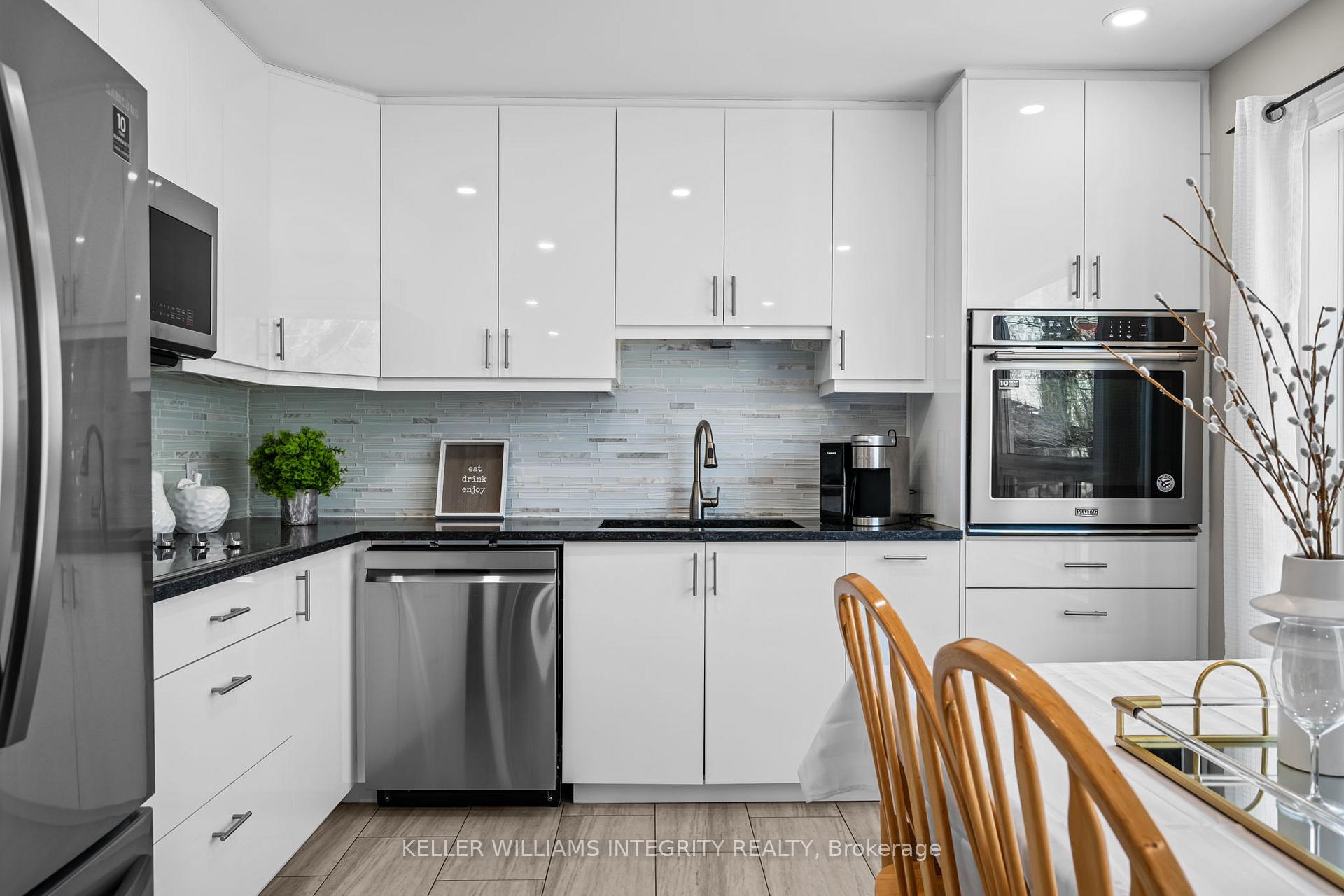 Photo 12 of 6036 Pineglade Crescent, Ottawa, Chapel Hill South - Orleans Village — HOMEH