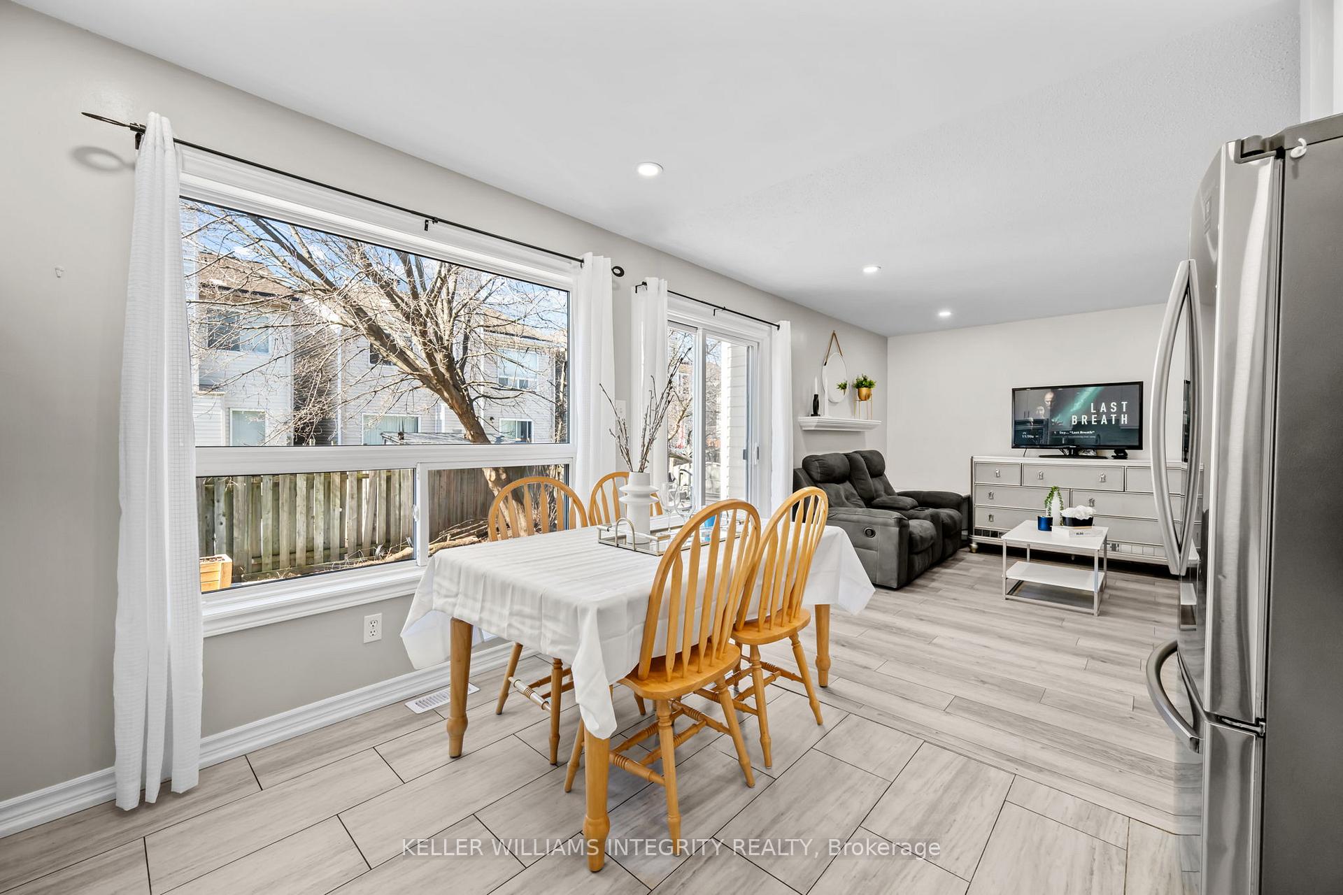 Photo 13 of 6036 Pineglade Crescent, Ottawa, Chapel Hill South - Orleans Village — HOMEH