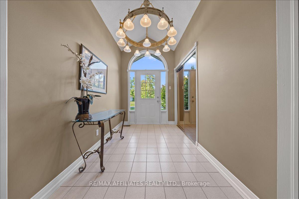 Photo 3 of 1266 Barnwell Crescent, Ottawa, Navan — HOMEH