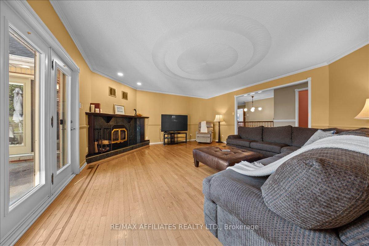 Photo 6 of 1266 Barnwell Crescent, Ottawa, Navan — HOMEH