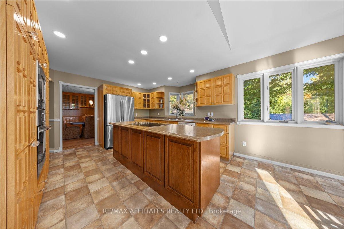 Photo 12 of 1266 Barnwell Crescent, Ottawa, Navan — HOMEH