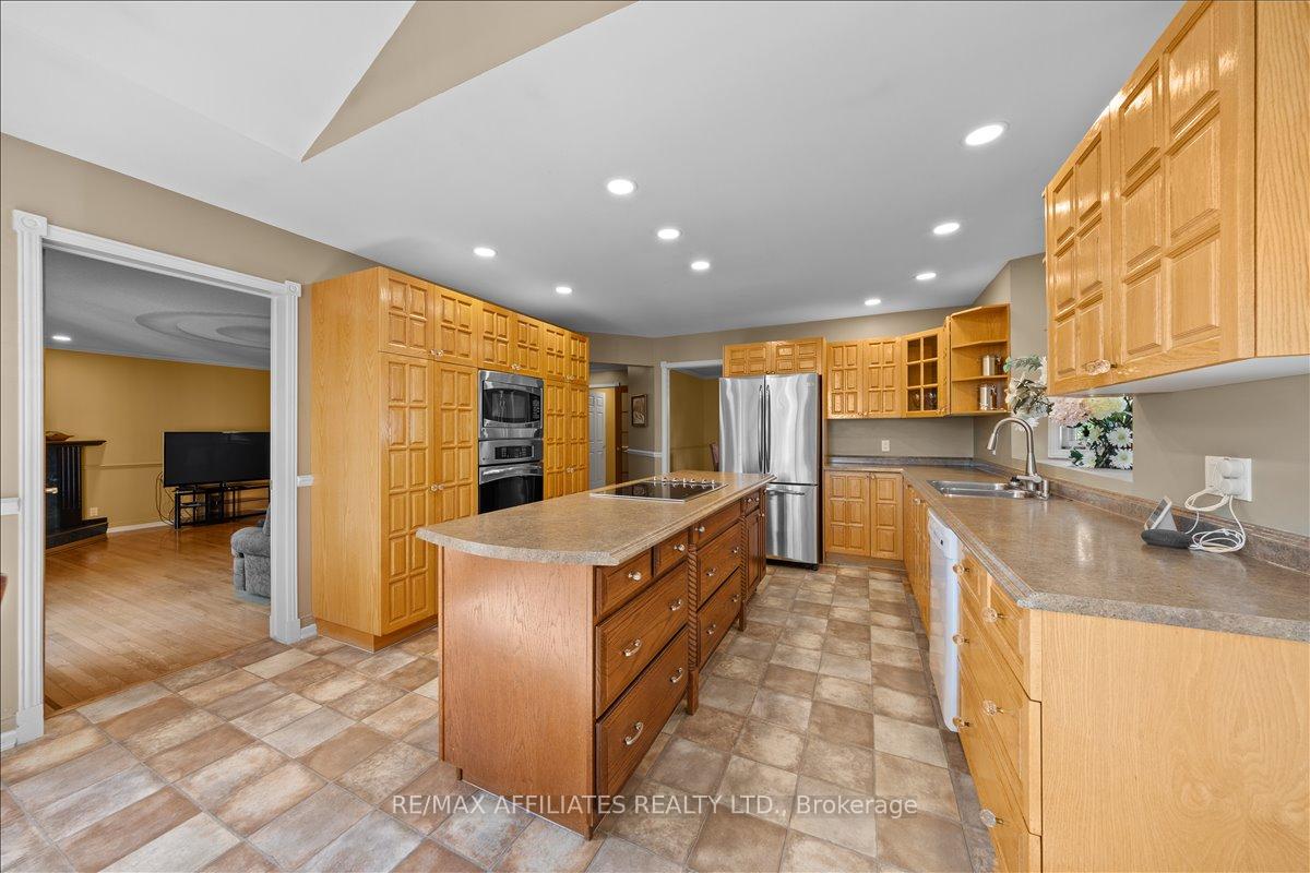 Photo 13 of 1266 Barnwell Crescent, Ottawa, Navan — HOMEH