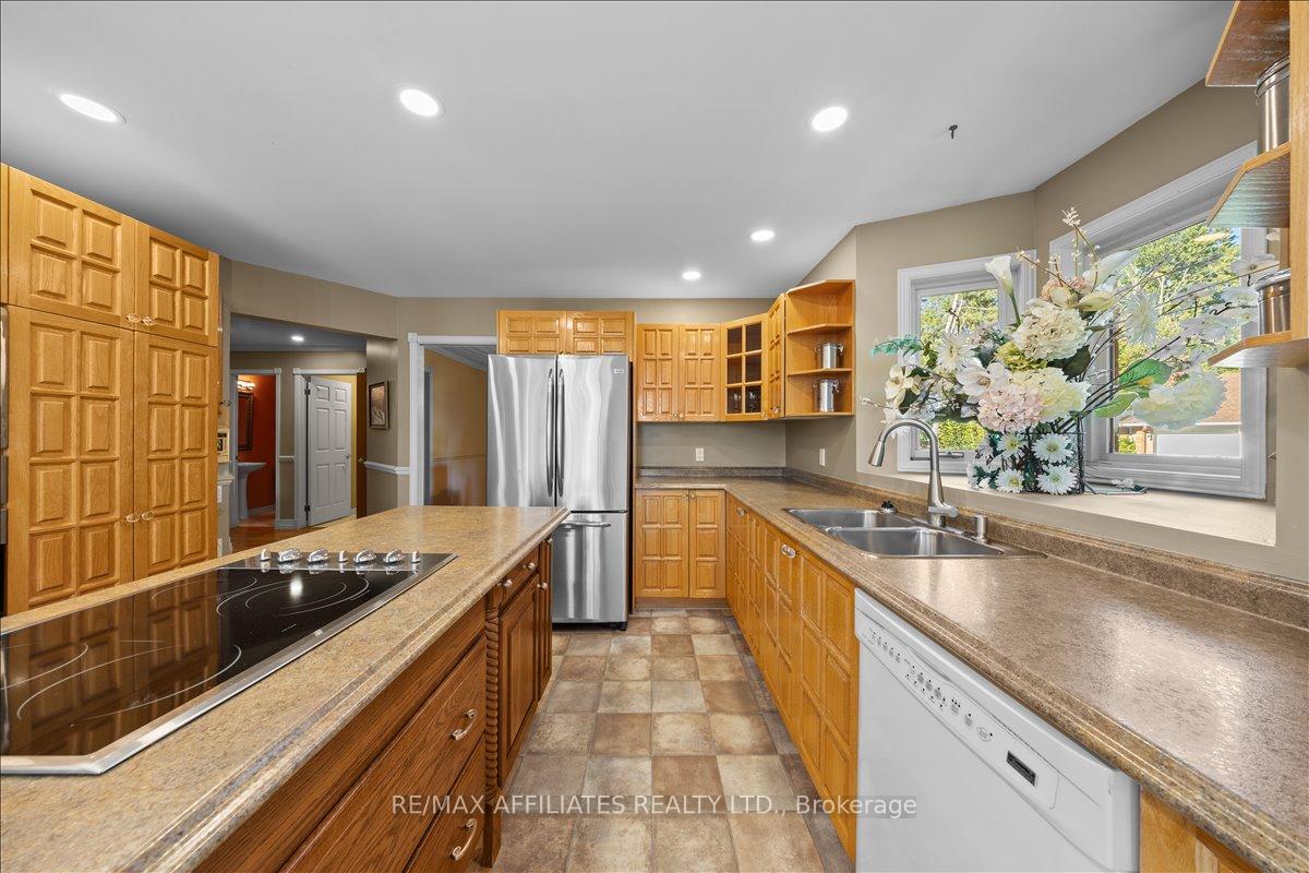 Photo 14 of 1266 Barnwell Crescent, Ottawa, Navan — HOMEH