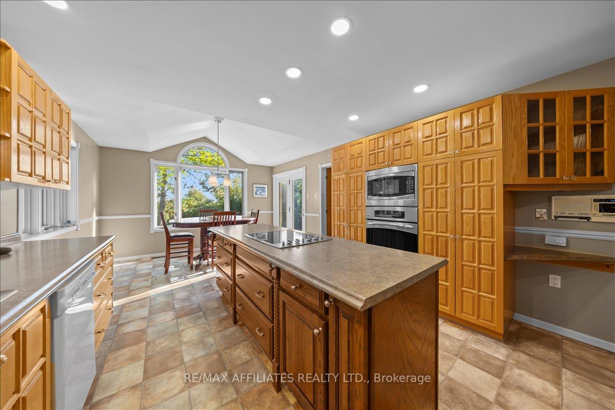 Photo 15 of 1266 Barnwell Crescent, Ottawa, Navan — HOMEH