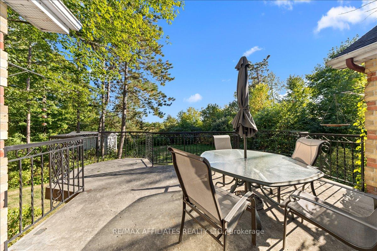 Photo 38 of 1266 Barnwell Crescent, Ottawa, Navan — HOMEH