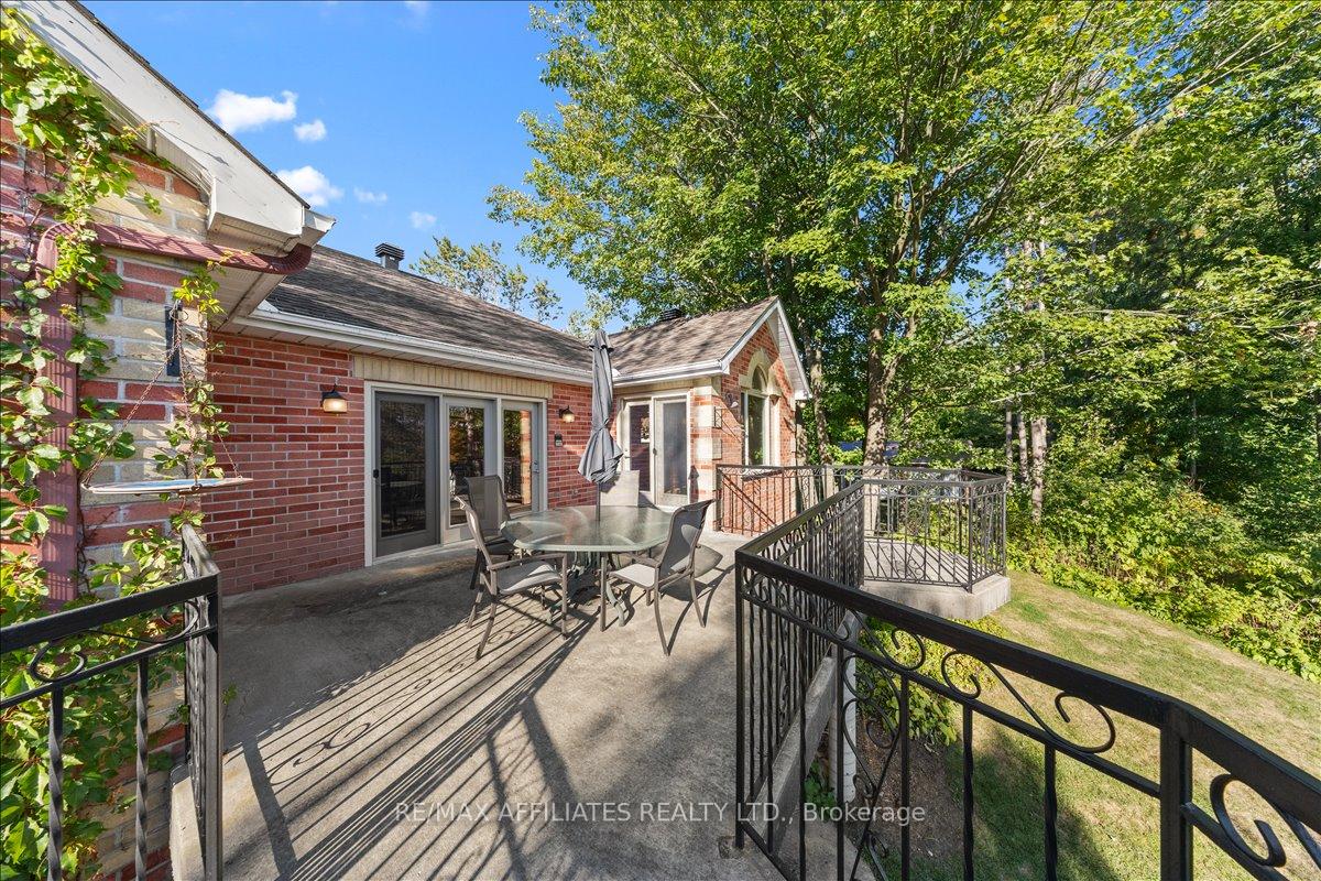 Photo 39 of 1266 Barnwell Crescent, Ottawa, Navan — HOMEH