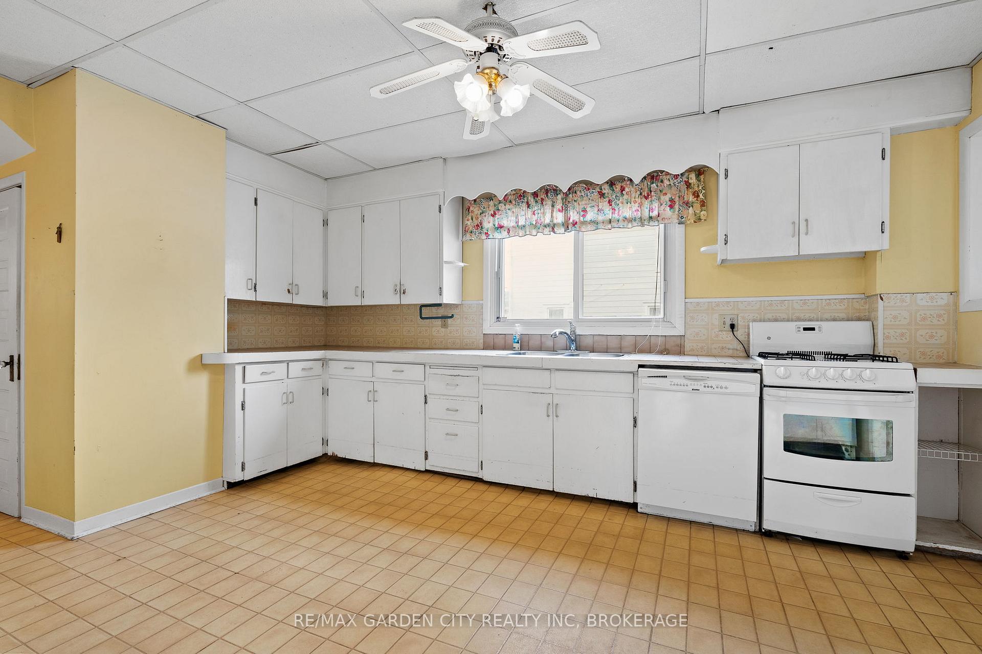 Photo 23 of 1561 Pelham Street, Pelham, Fonthill — HOMEH