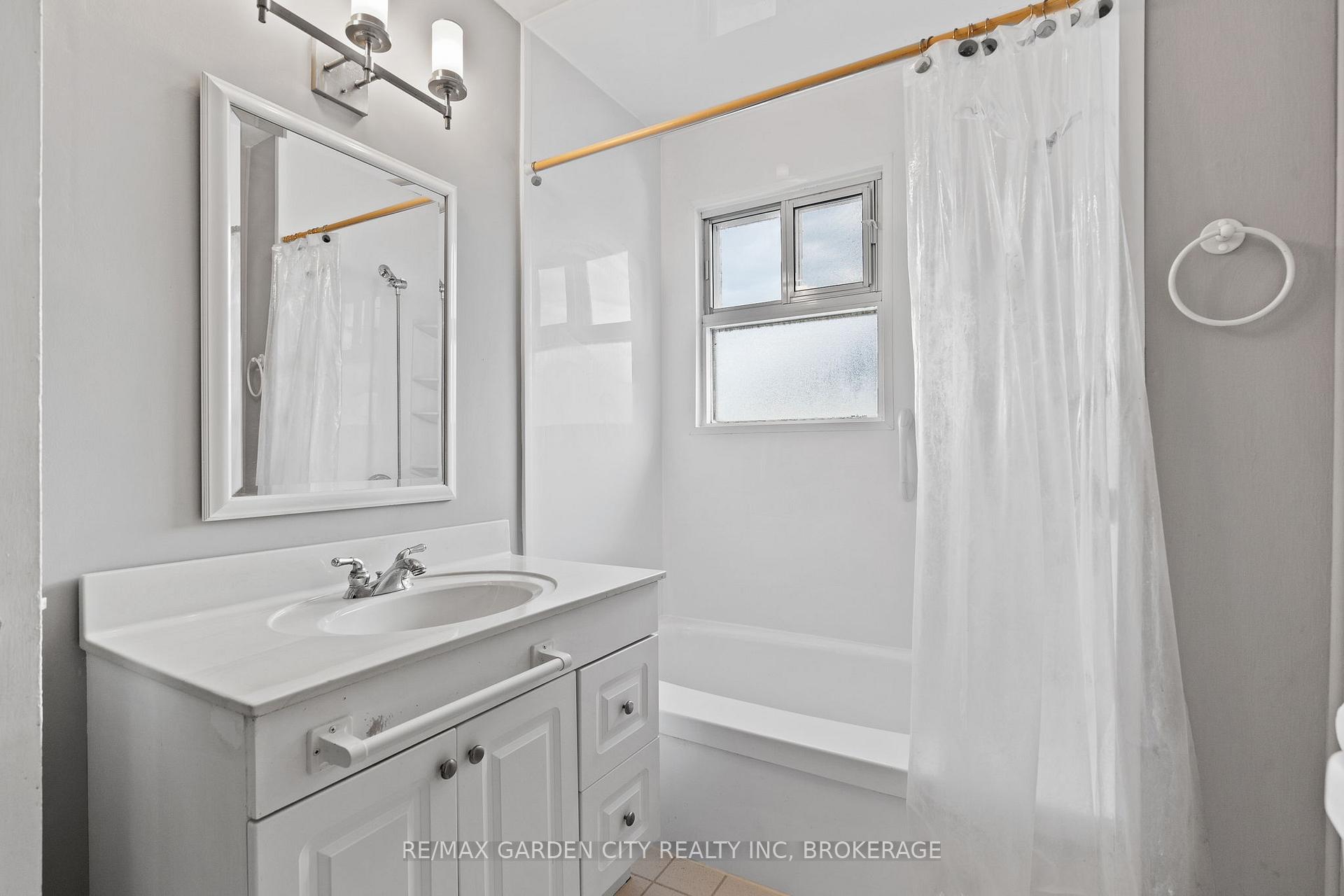 Photo 33 of 1561 Pelham Street, Pelham, Fonthill — HOMEH