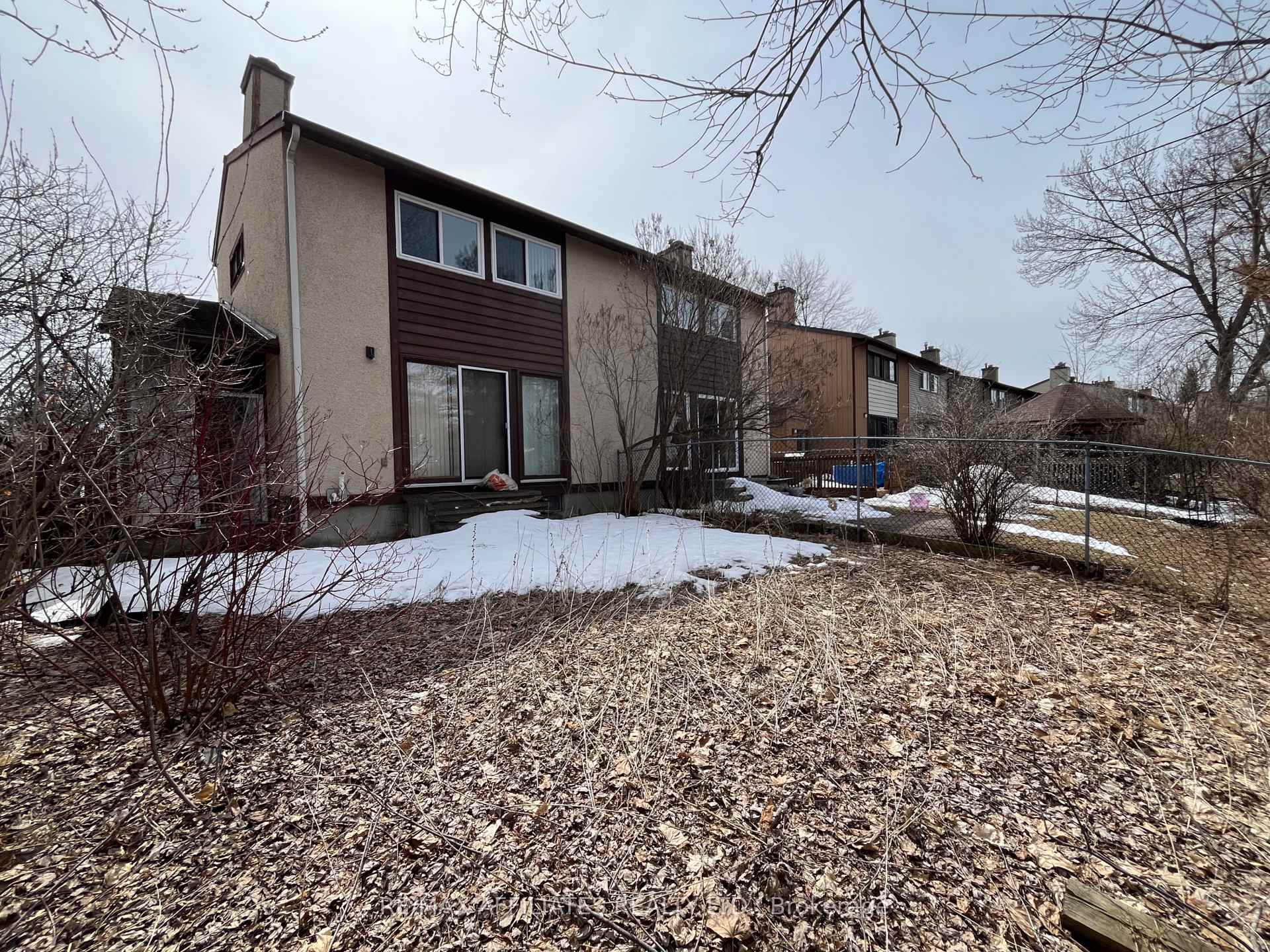 Photo 2 of 7913 Jeanne D'arc Boulevard, Ottawa, Orleans Wood — HOMEH