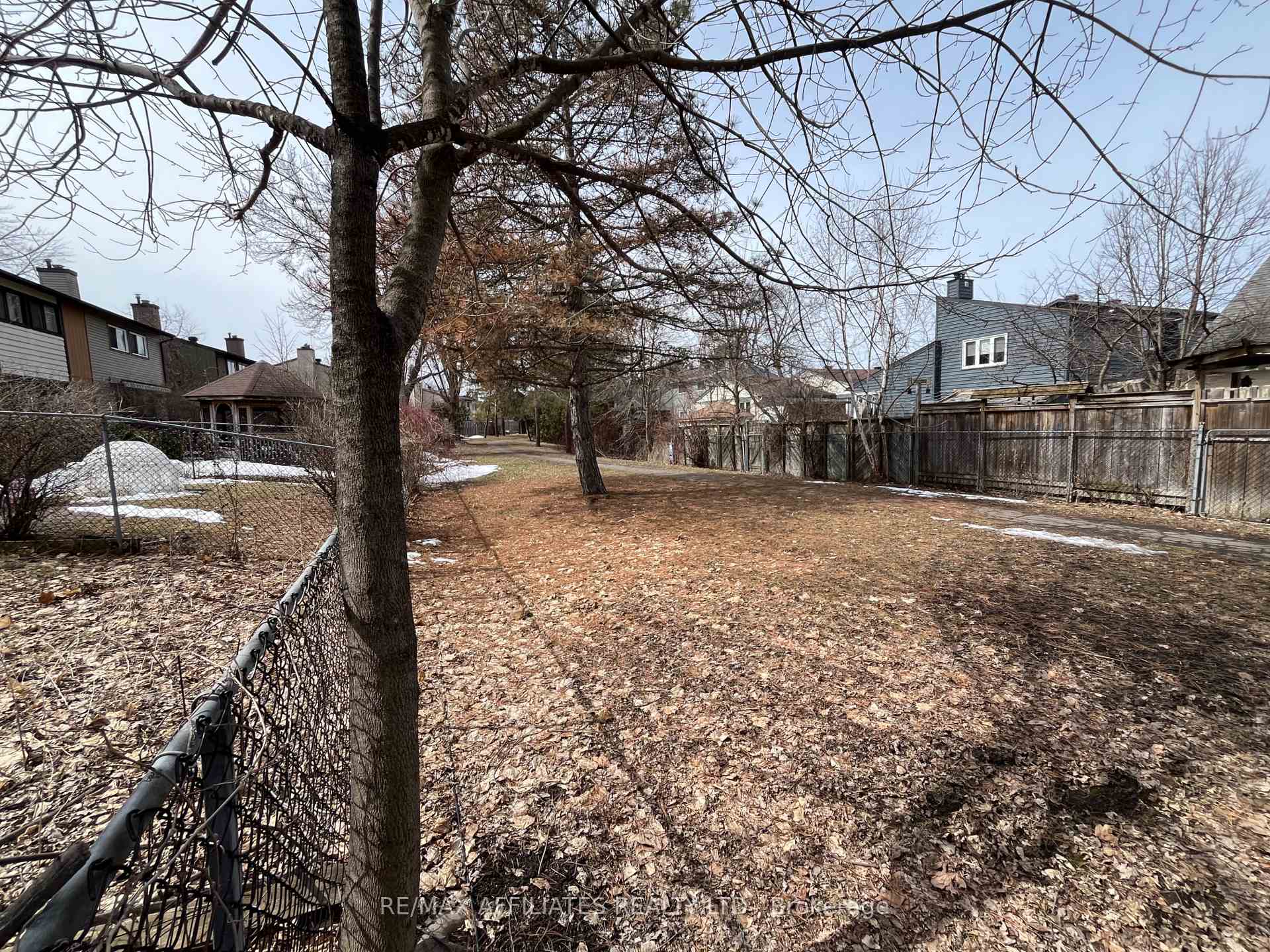 Photo 3 of 7913 Jeanne D'arc Boulevard, Ottawa, Orleans Wood — HOMEH